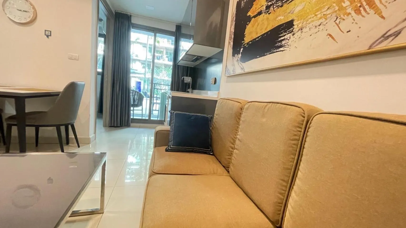 Living room in Arcadia beach continental