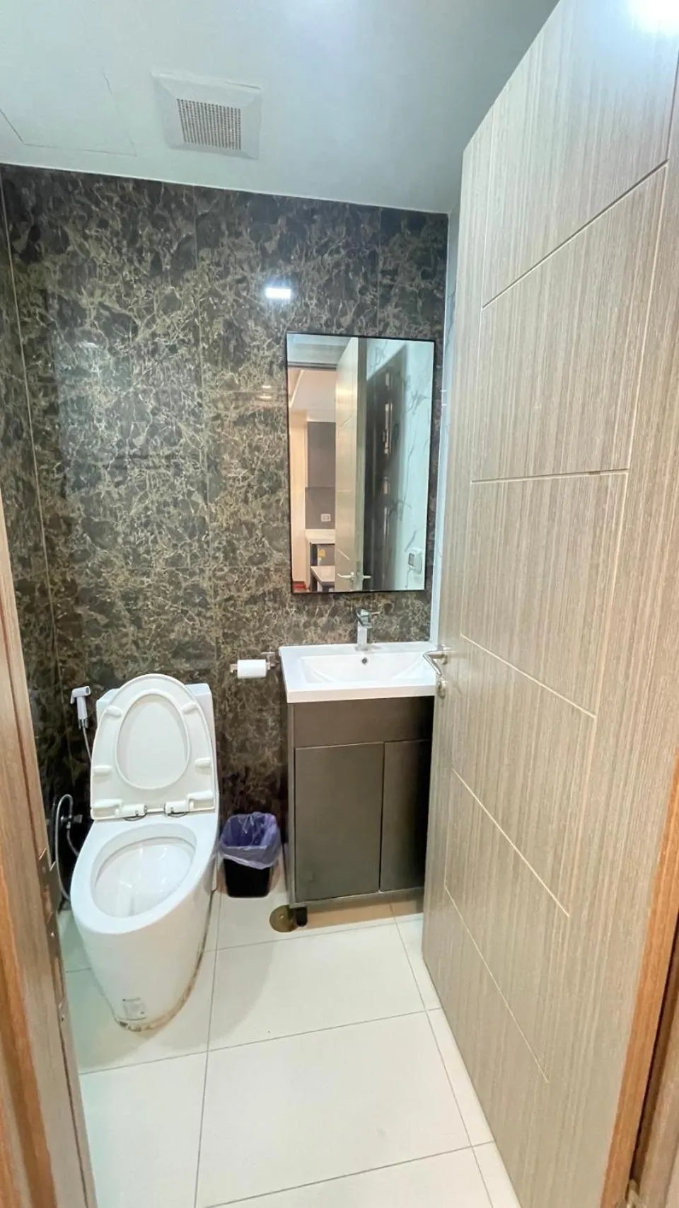 Shower in Arcadia beach continental