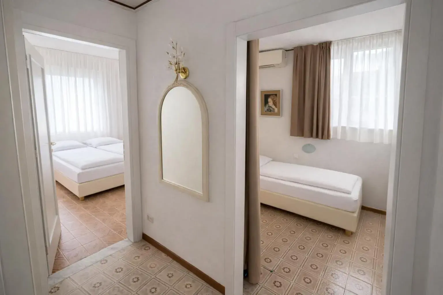 Family Room with Lake View in Hotel Villa Margherita Family Room with Lake View in Hotel Villa Margherita