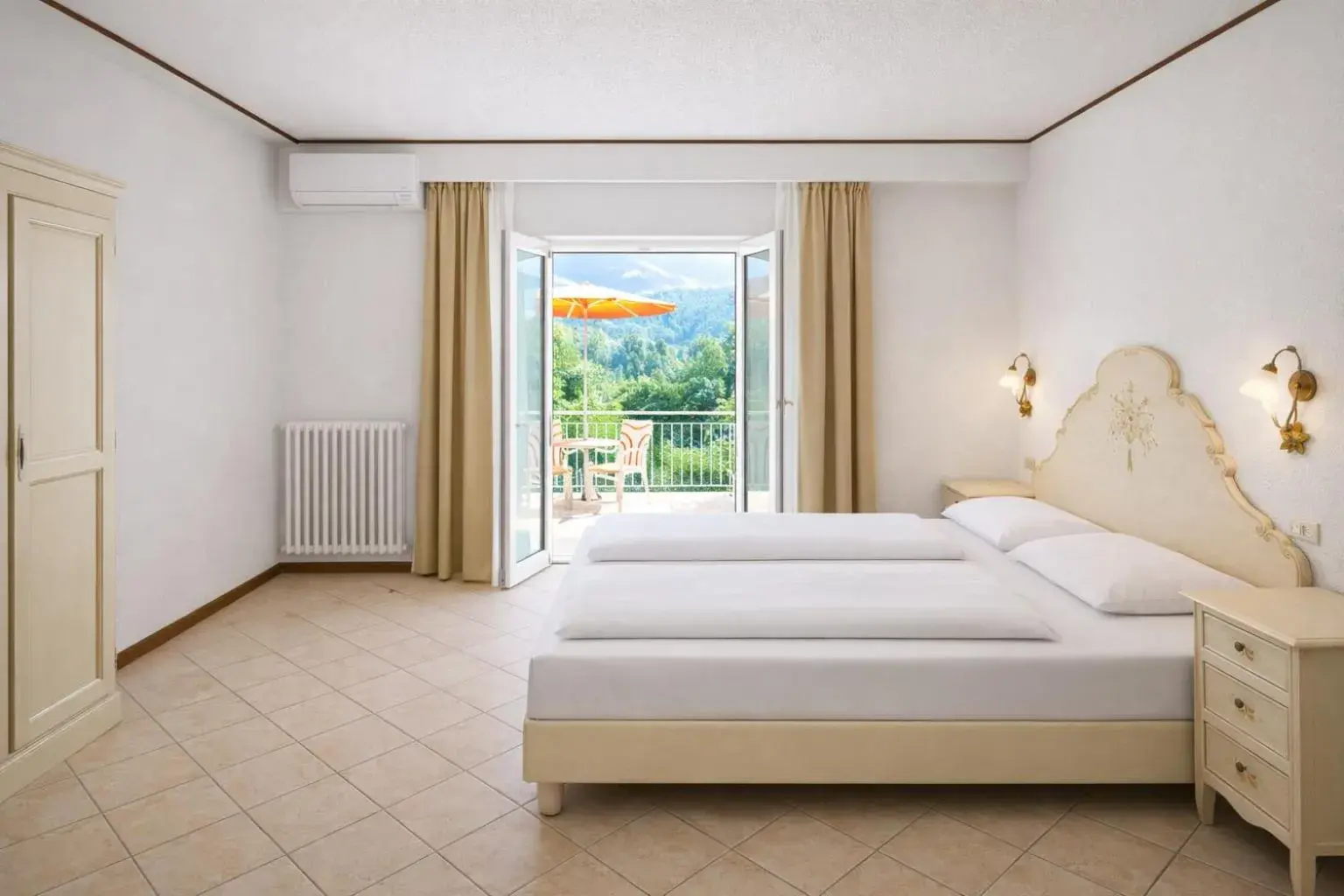 Standard double room with garden-view terrace in Hotel Villa Margherita Standard double room with garden-view terrace in Hotel Villa Margherita