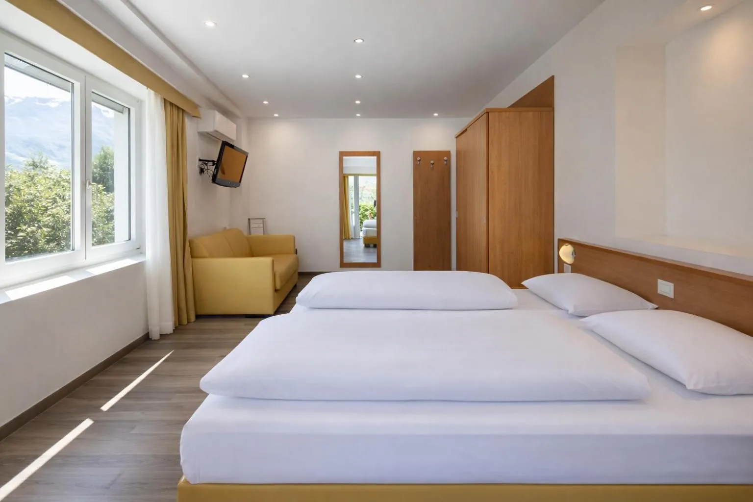 Superior Double Room with garden-view terrace in Hotel Villa Margherita