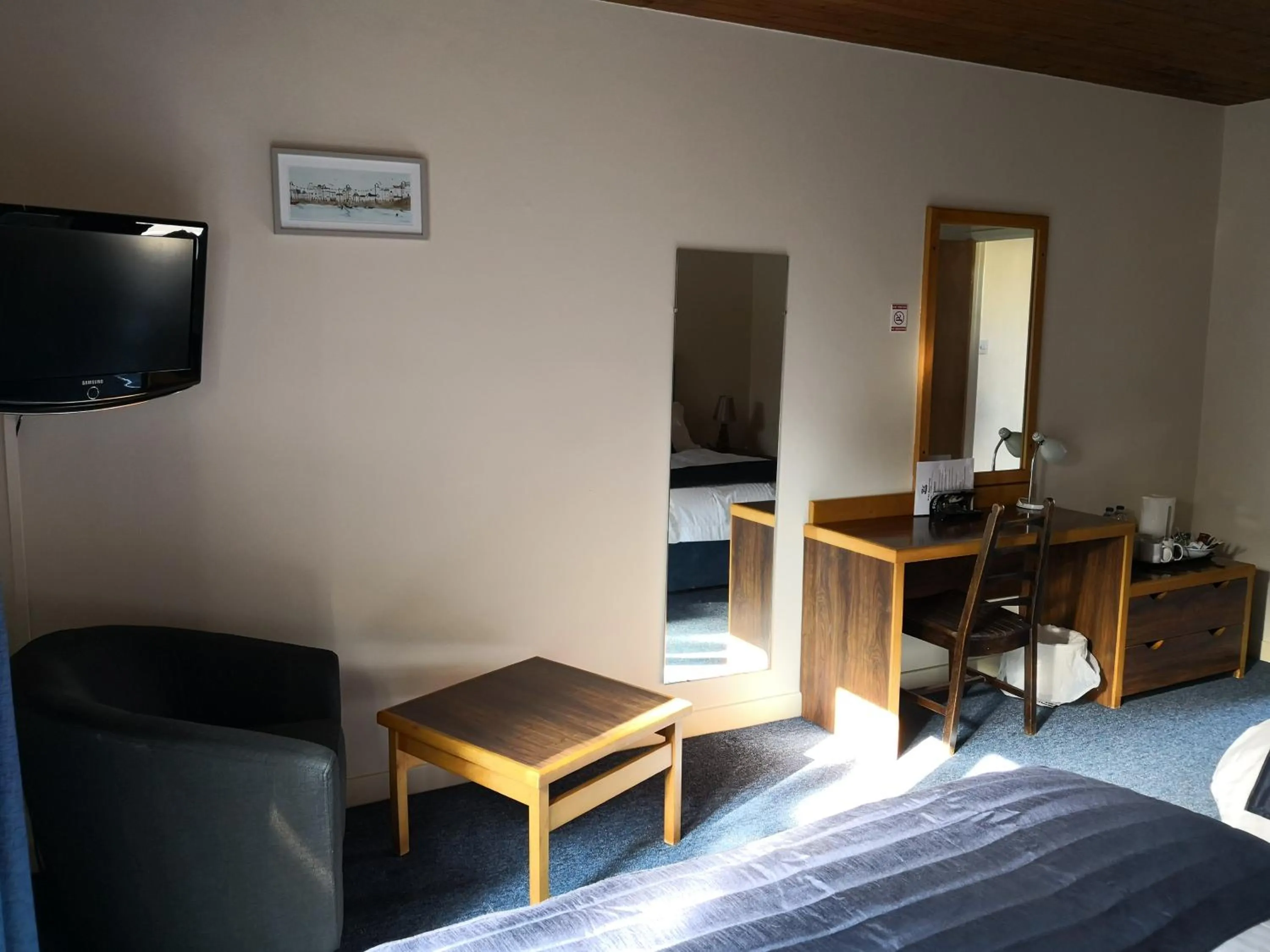 Forge Motel & Firehouse Restaurant