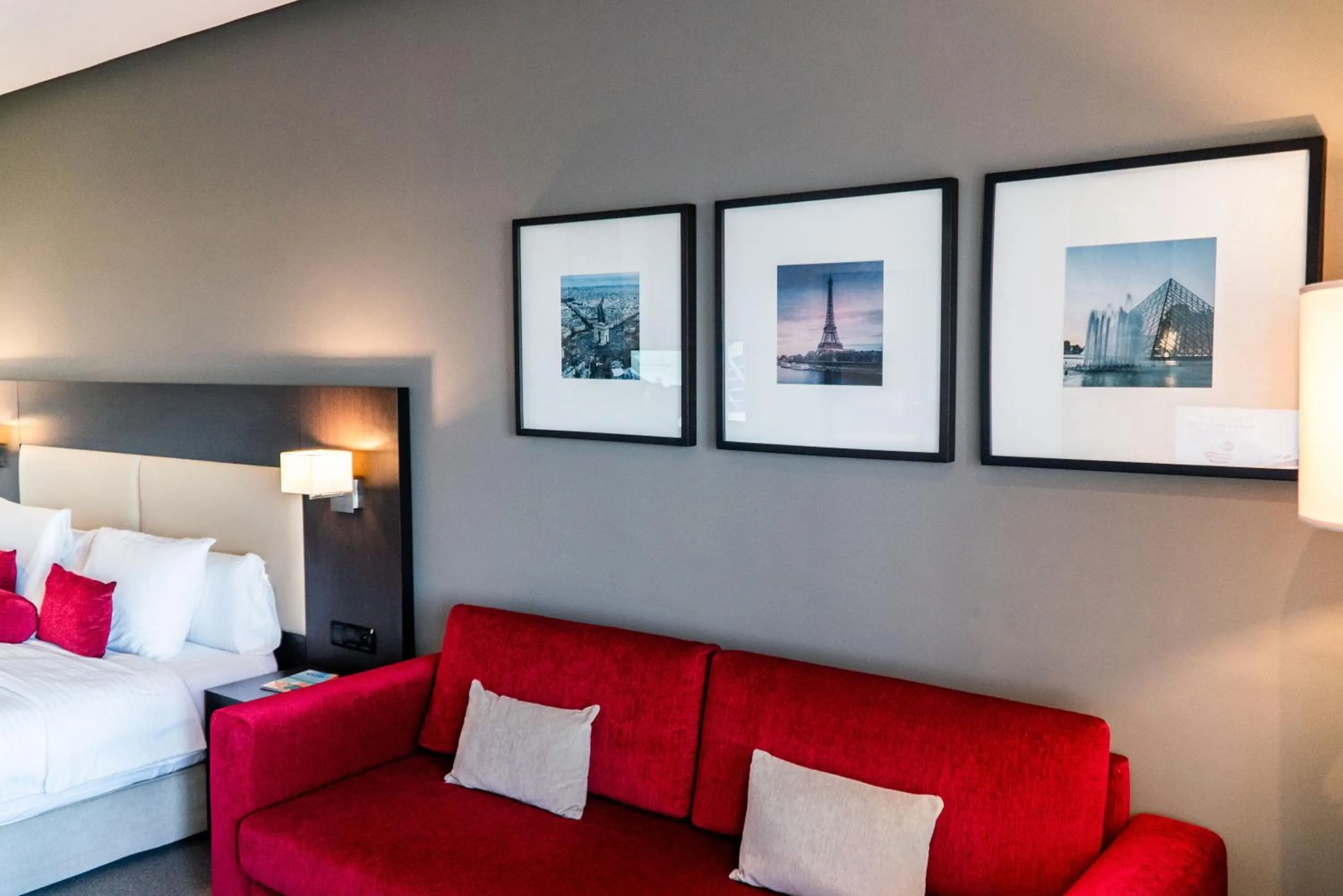 Living room, Bed in Hôtel Tamuda Beach