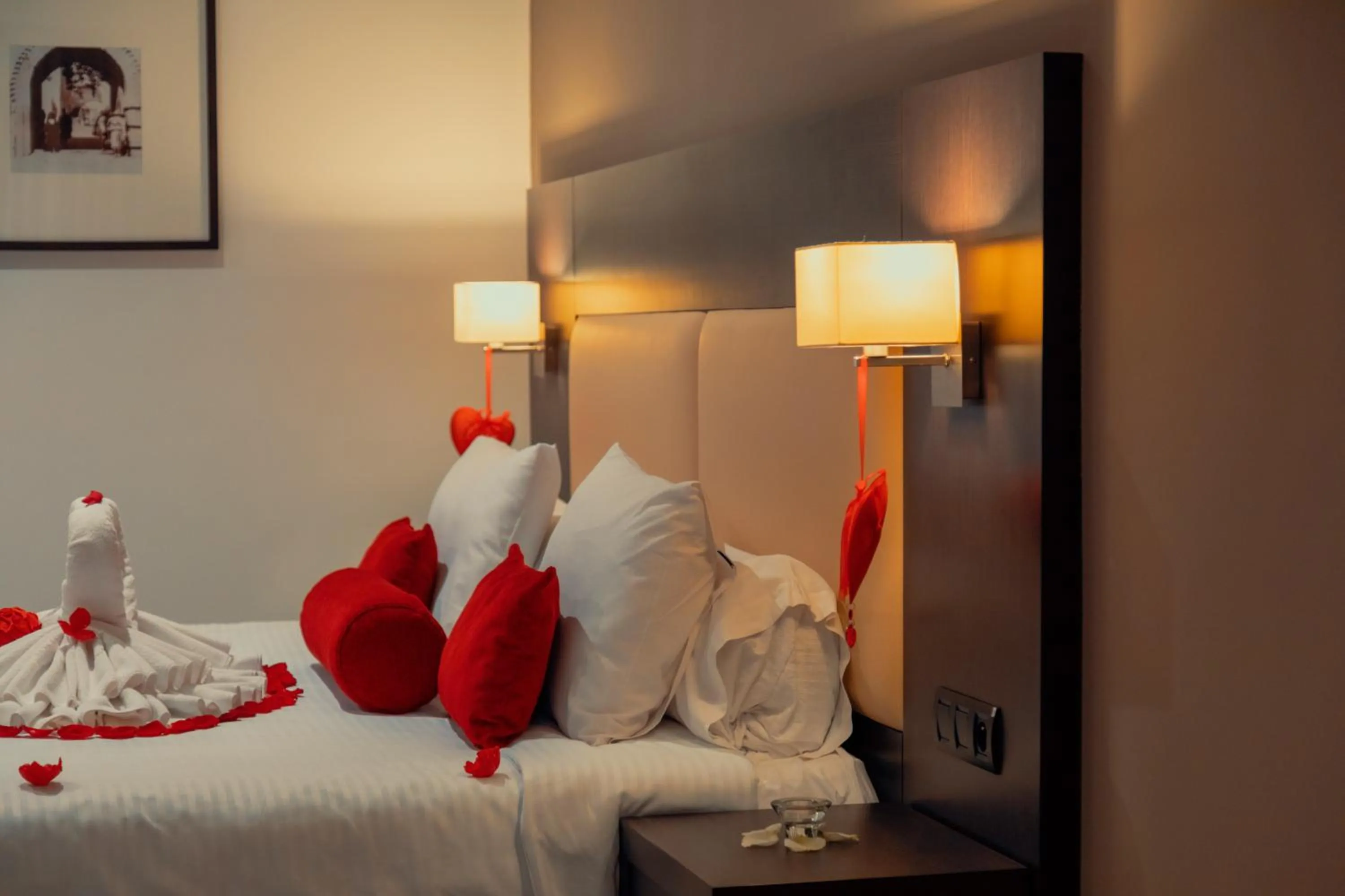 Bedroom, Bed in Hôtel Tamuda Beach