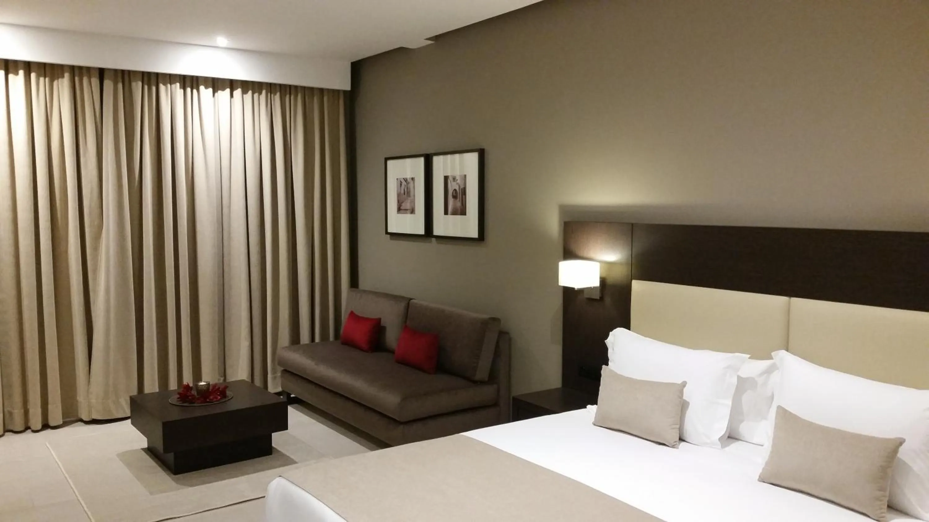 Photo of the whole room, Bed in Hôtel Tamuda Beach