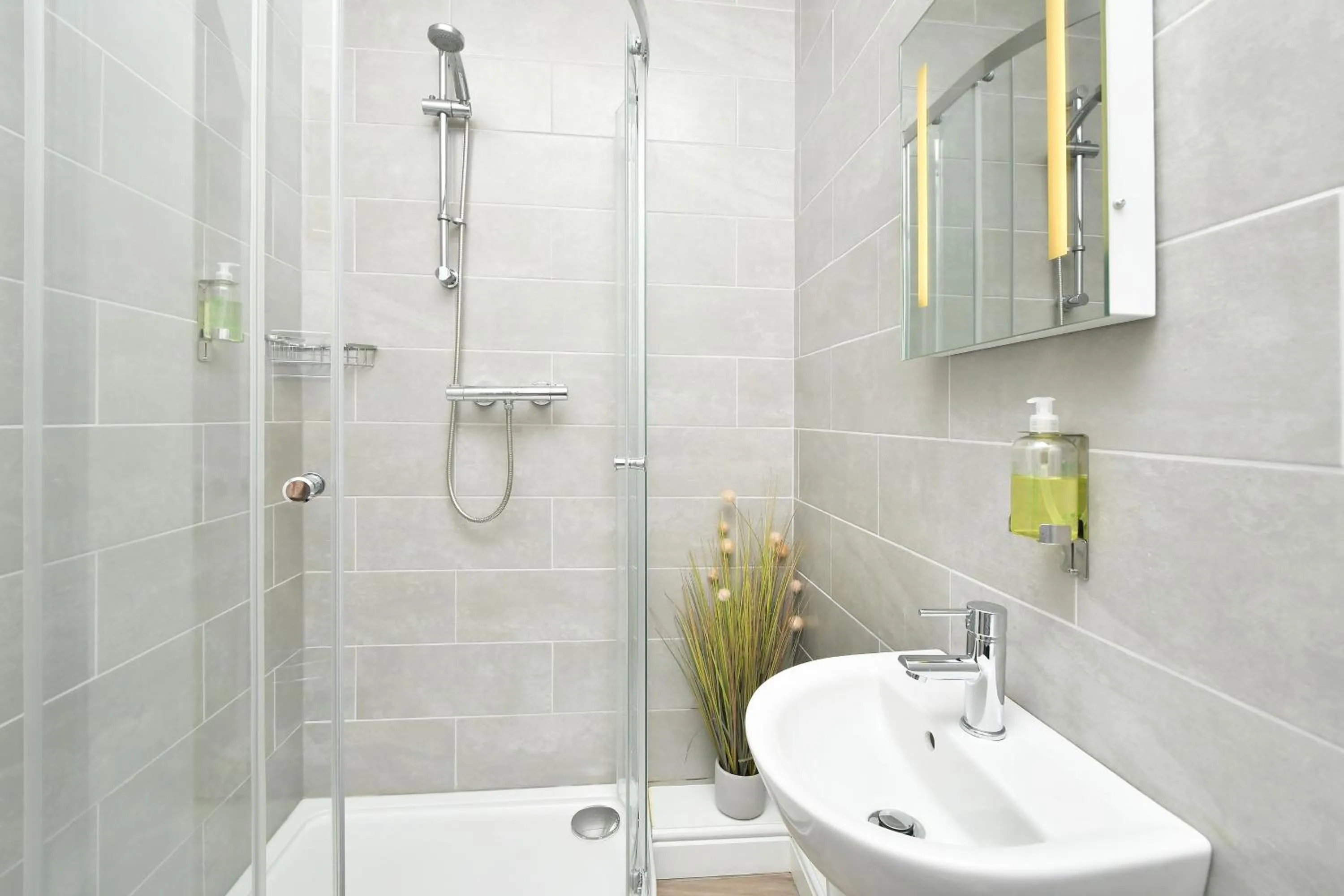 Shower in The Victoria