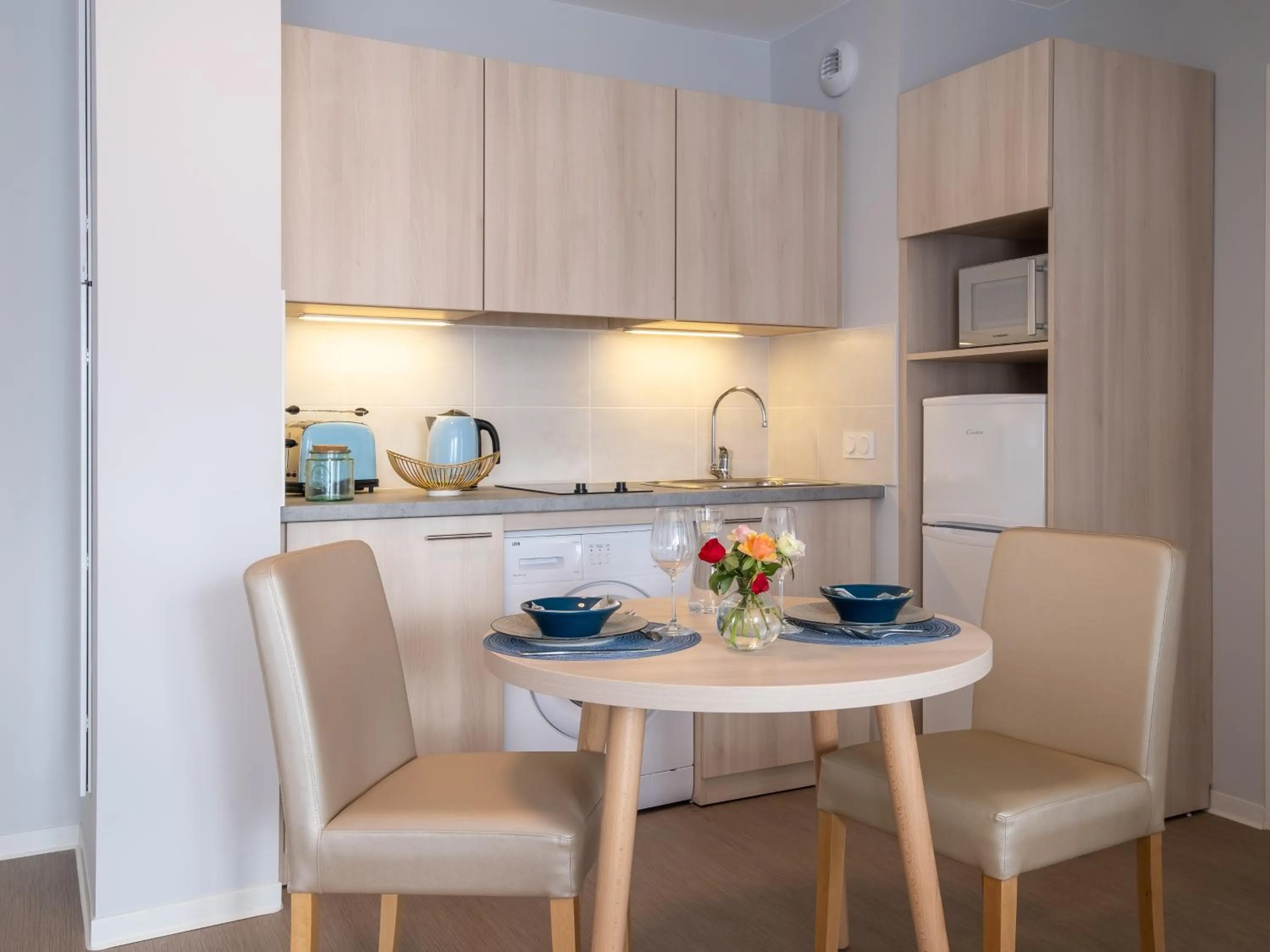 Kitchen or kitchenette in Zenao Appart'hôtels Wintzenheim