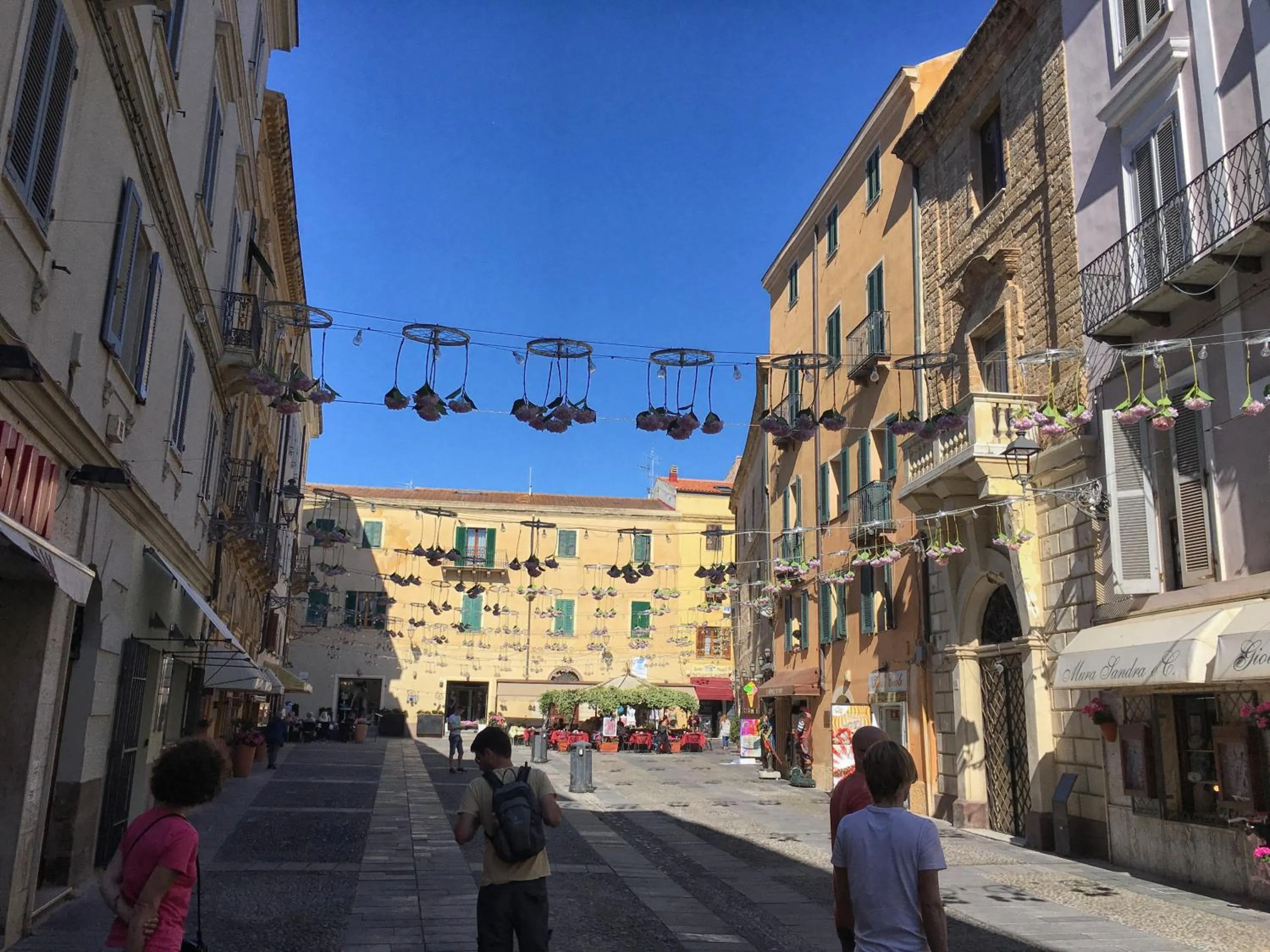 Nearby landmark in Caricia