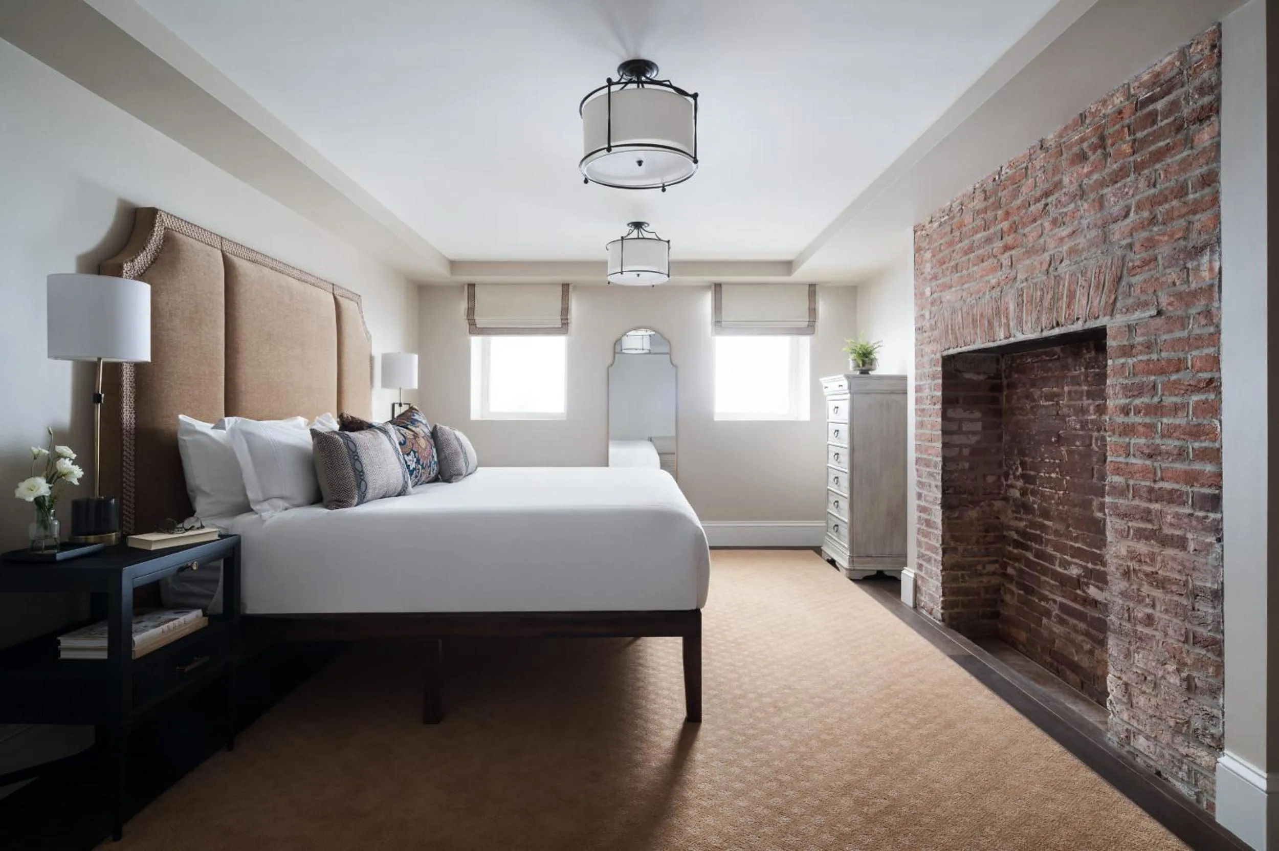 Bed in 86 State Circle - Luxury Boutique Hotel