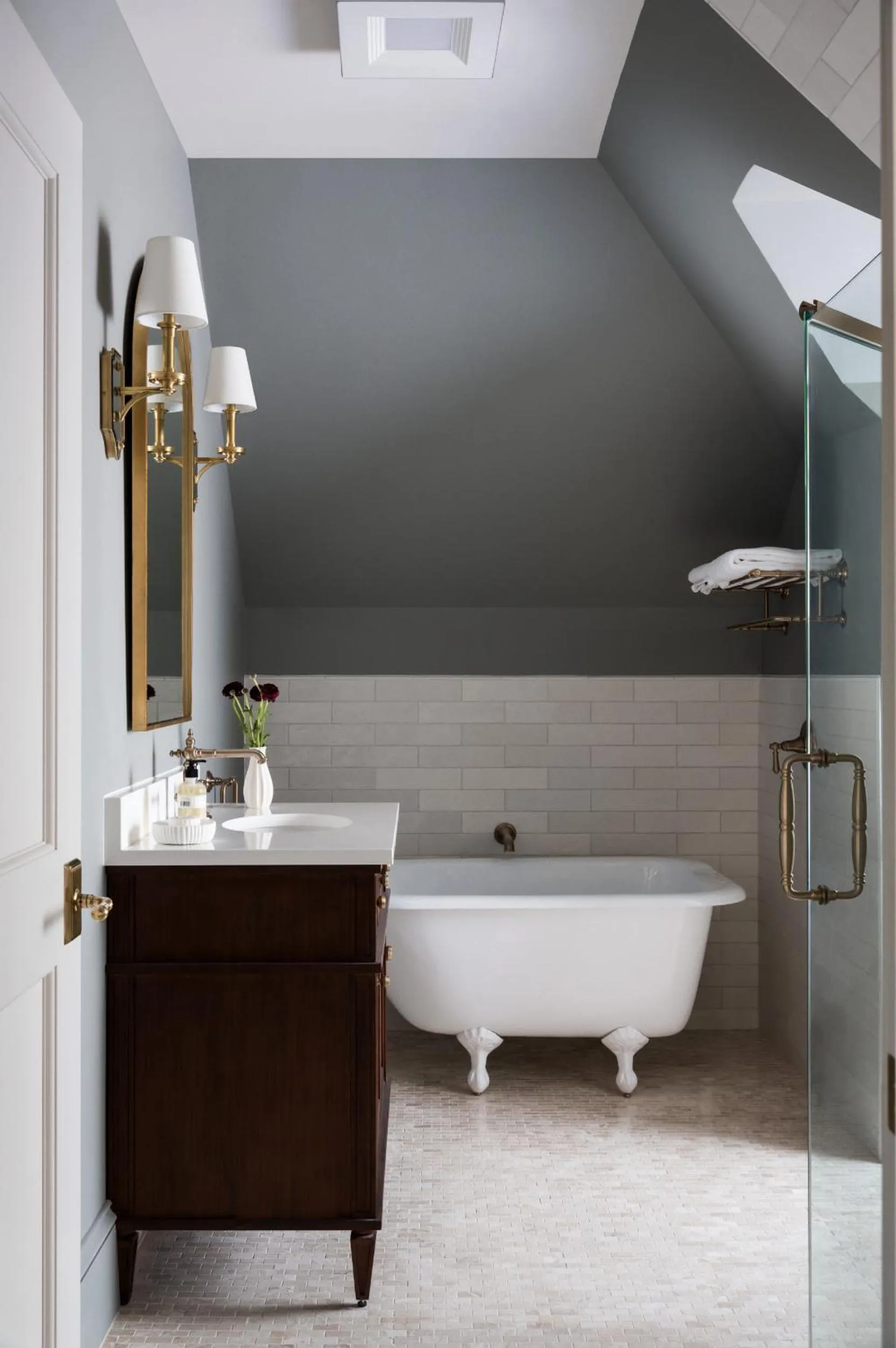 Bath in 86 State Circle - Luxury Boutique Hotel