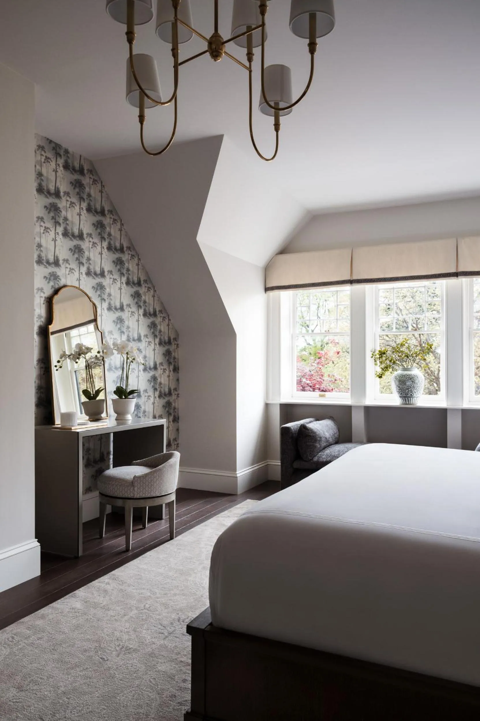 Bedroom, Bed in 86 State Circle - Luxury Boutique Hotel