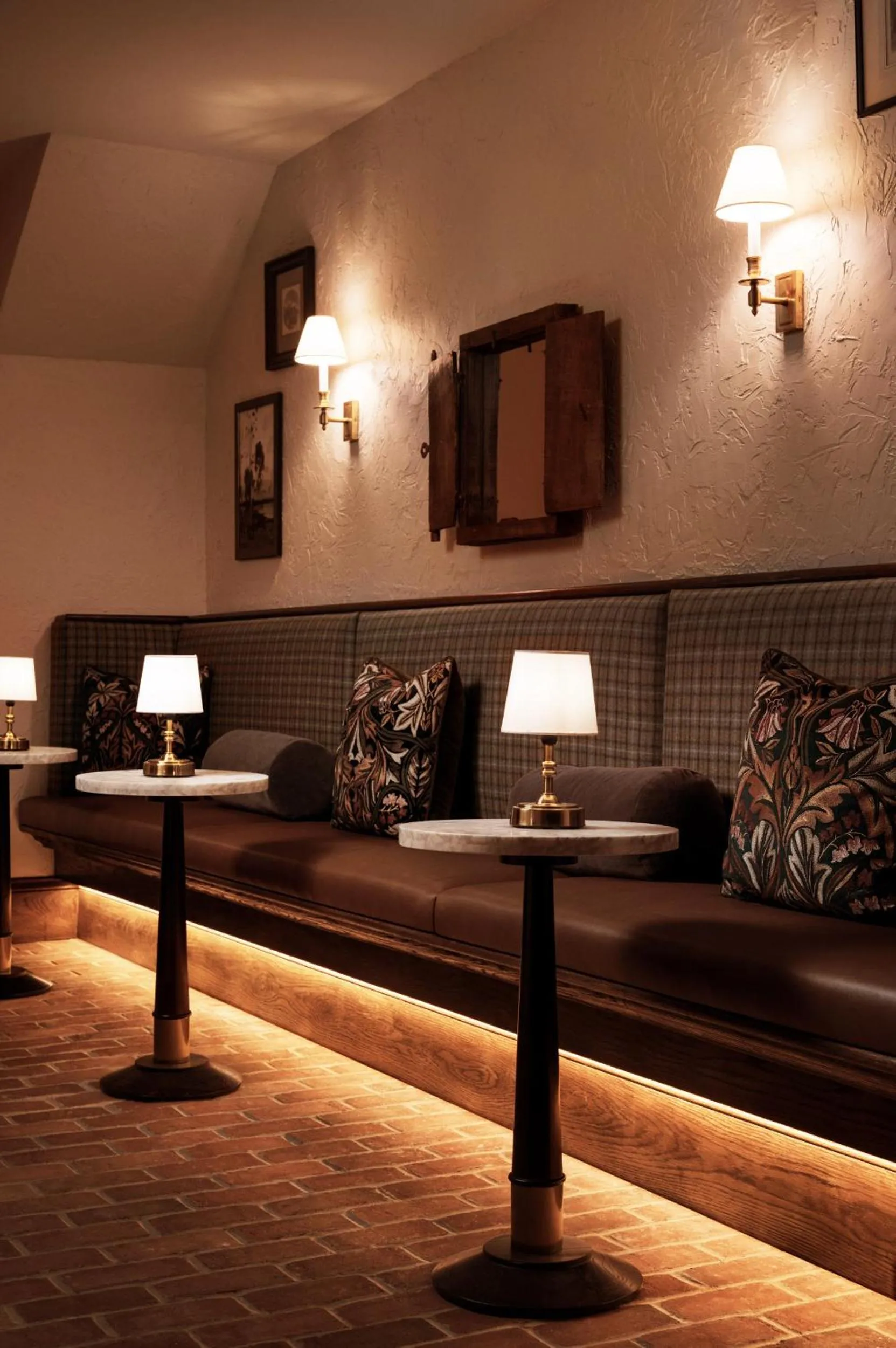 Lounge or bar in 86 State Circle - Luxury Boutique Hotel