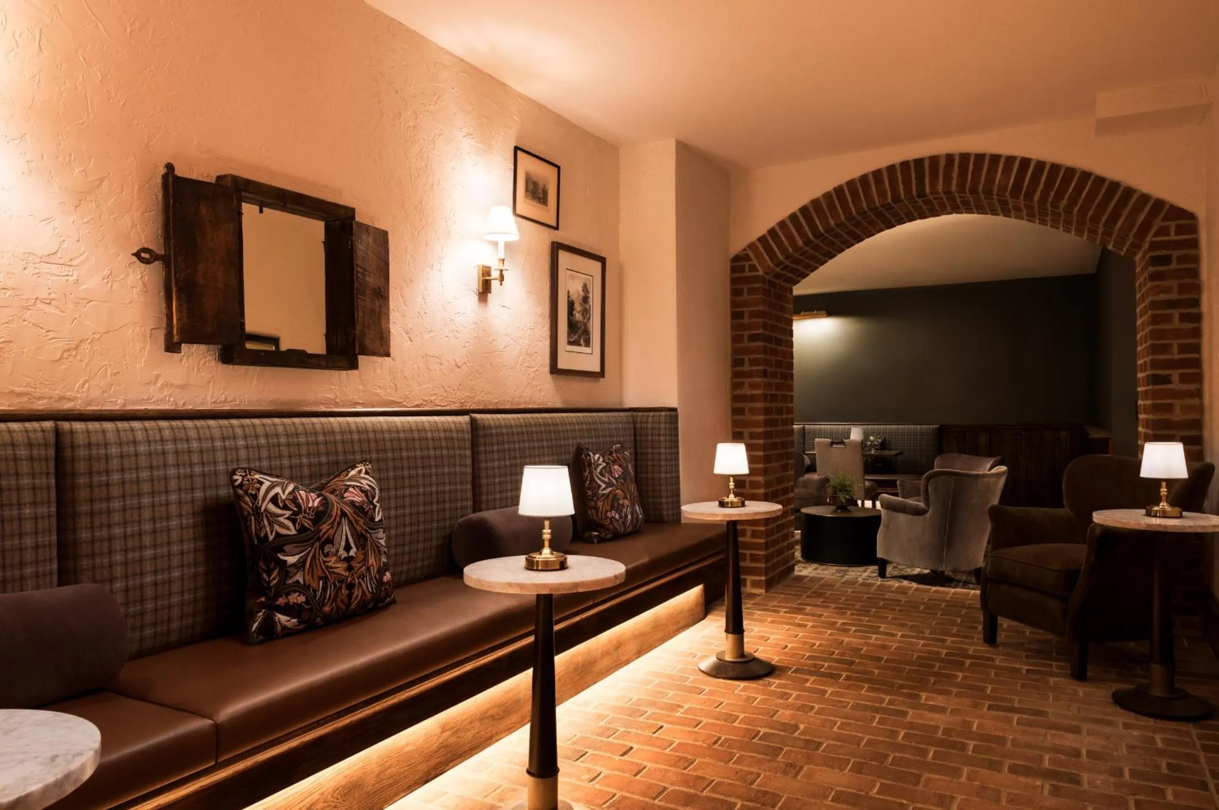 Lounge or bar in 86 State Circle - Luxury Boutique Hotel