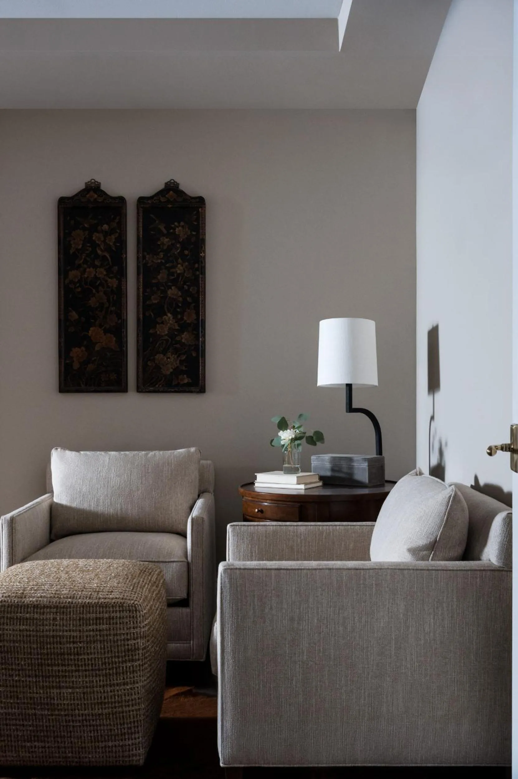 Seating area, Bed in 86 State Circle - Luxury Boutique Hotel