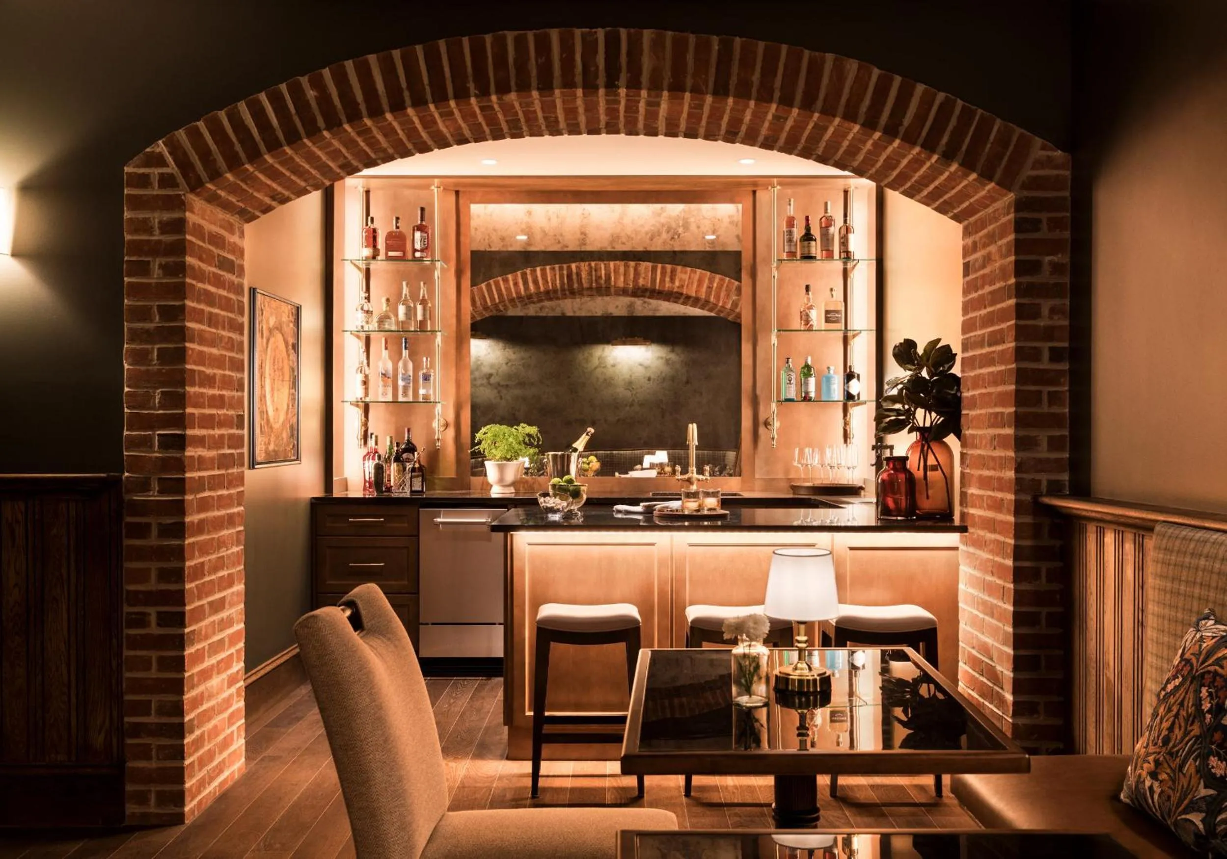 Lounge or bar in 86 State Circle - Luxury Boutique Hotel