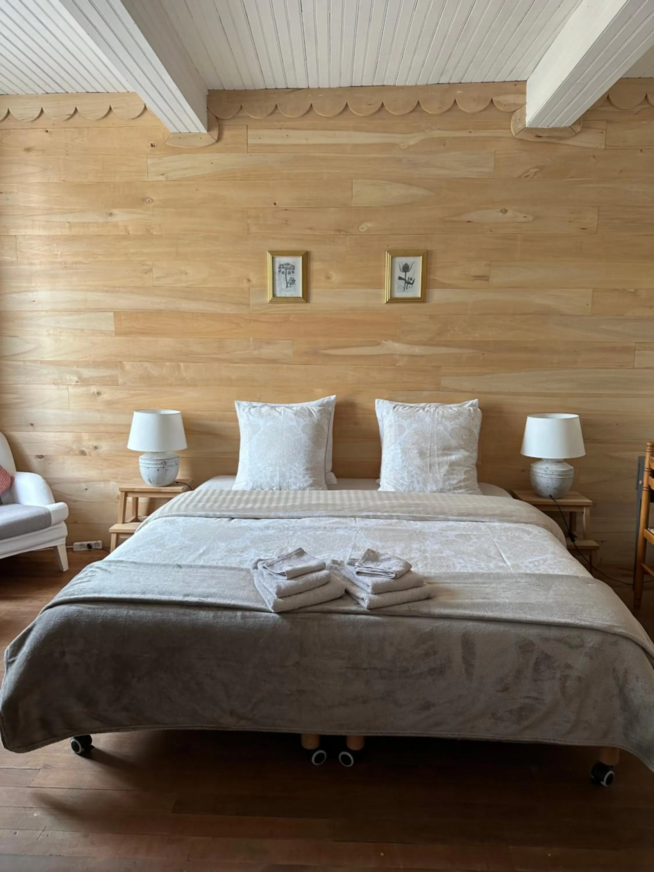 Bedroom, Bed in Sûn Chambres d'hôtes