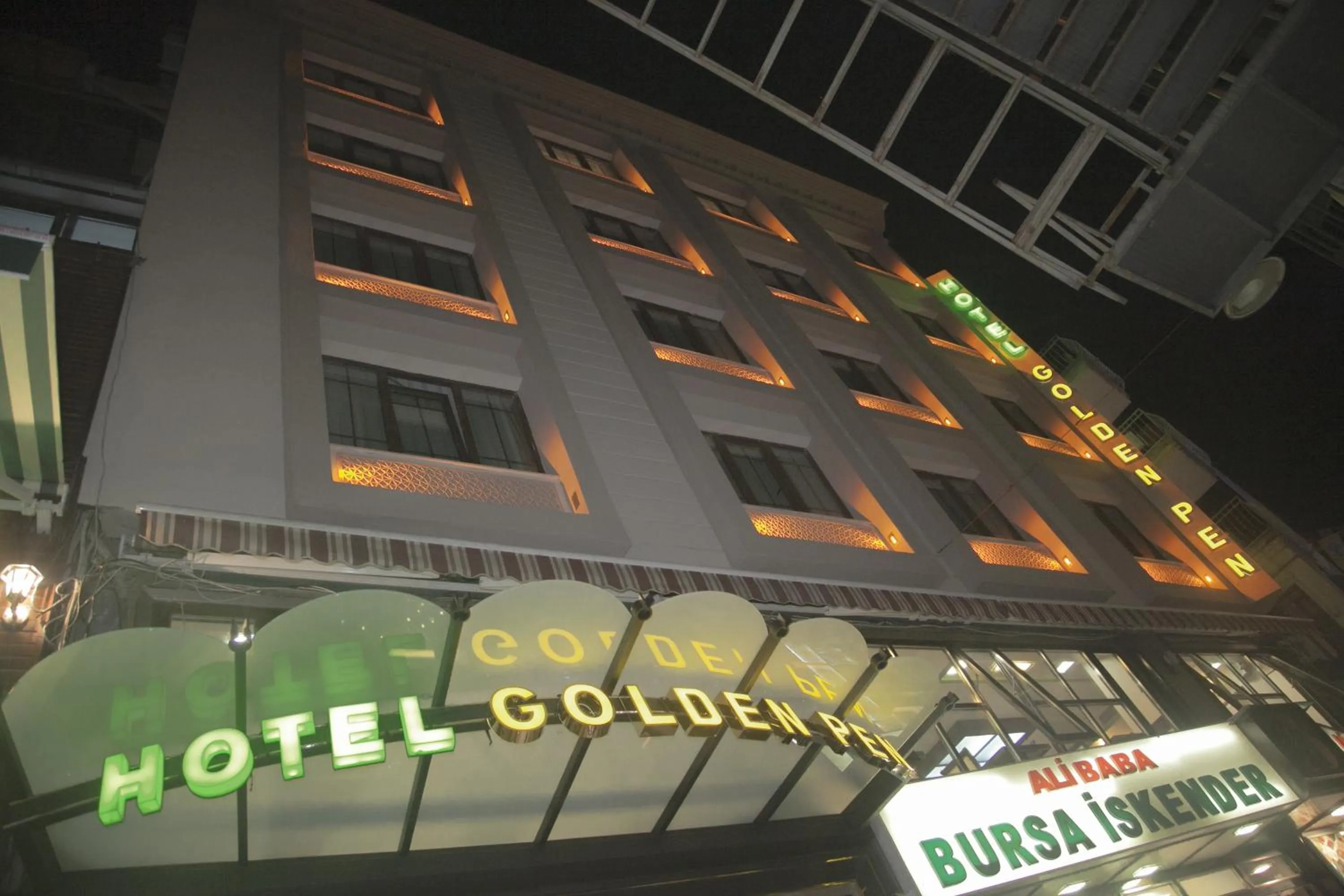 Facade/entrance in Golden Pen Hotel