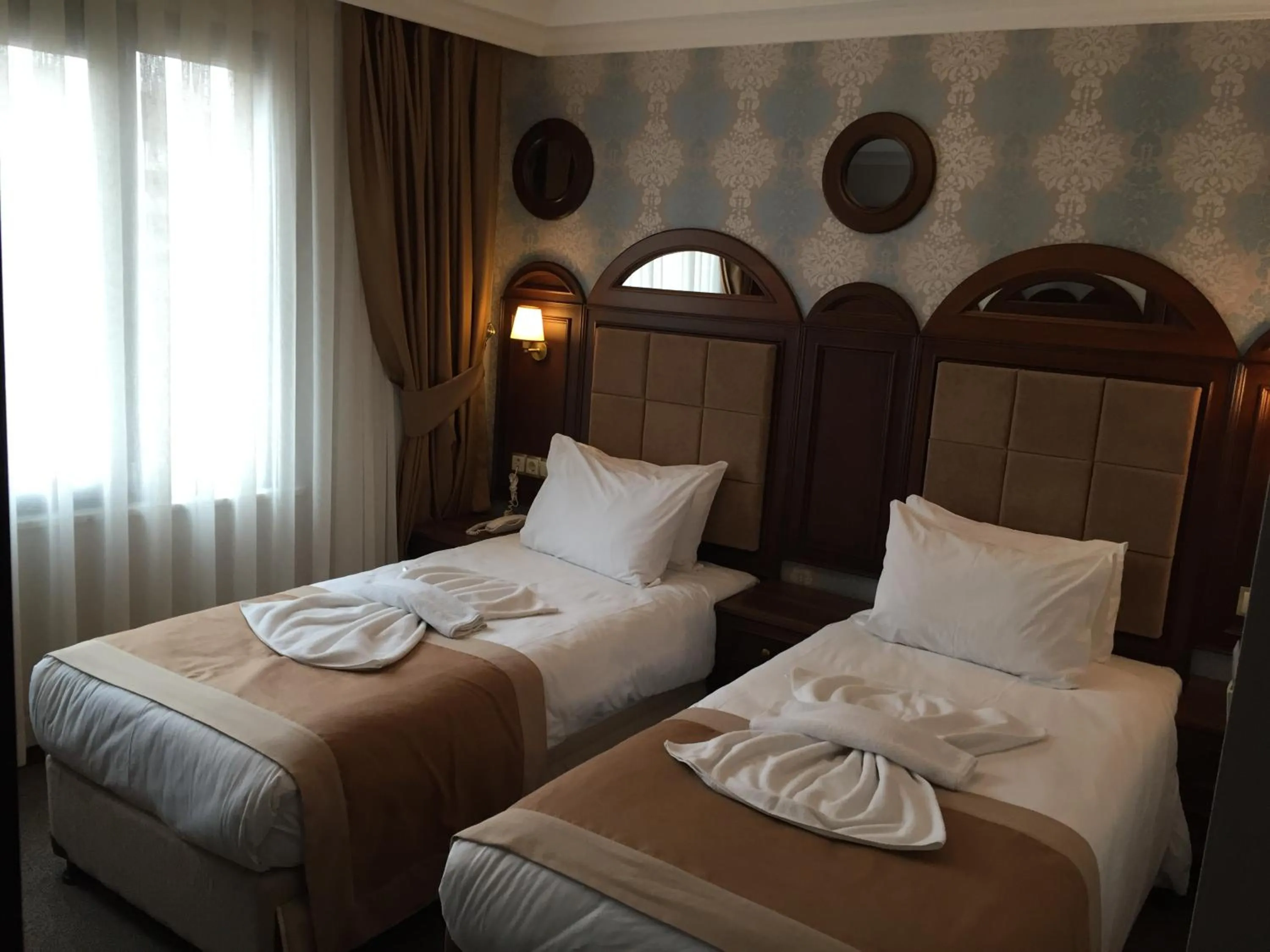 Restaurant/places to eat, Bed in Golden Pen Hotel