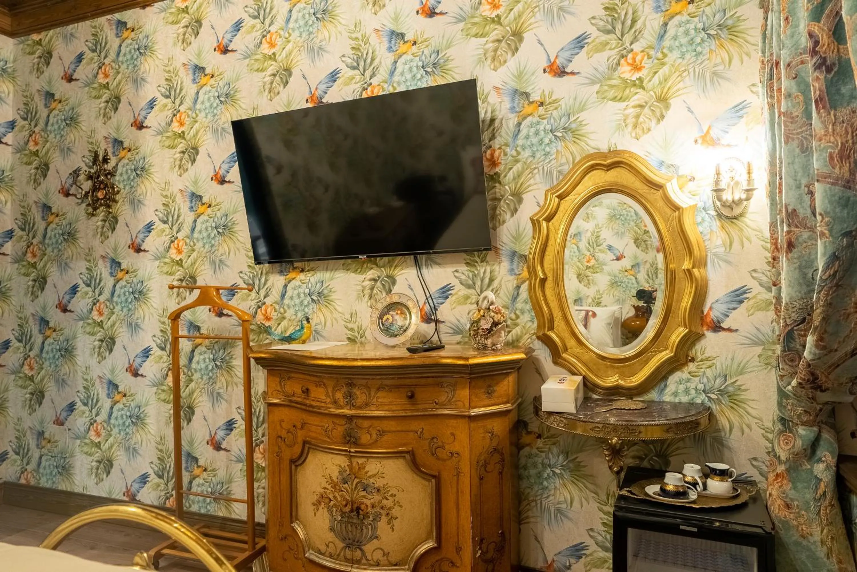 TV and multimedia in Castle Boutique Hotel