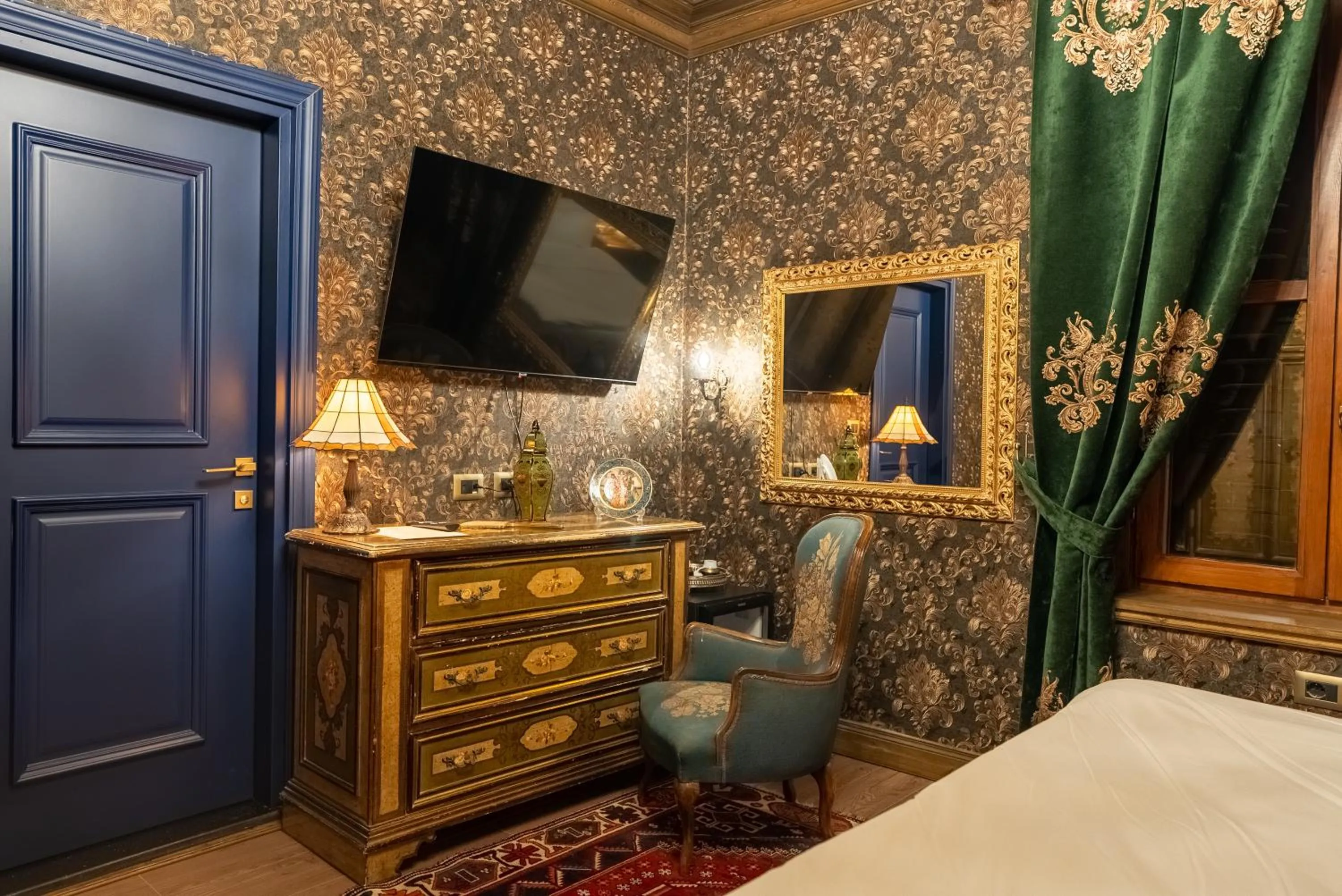 TV and multimedia, Bed in Castle Boutique Hotel