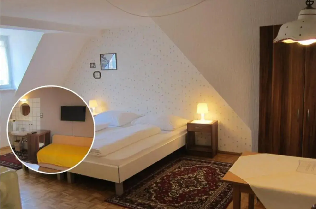 Deluxe Room (2 Adults + 1 Child) in Pension Sonne Bed Deluxe Room (2 Adults + 1 Child) in Pension Sonne Bed