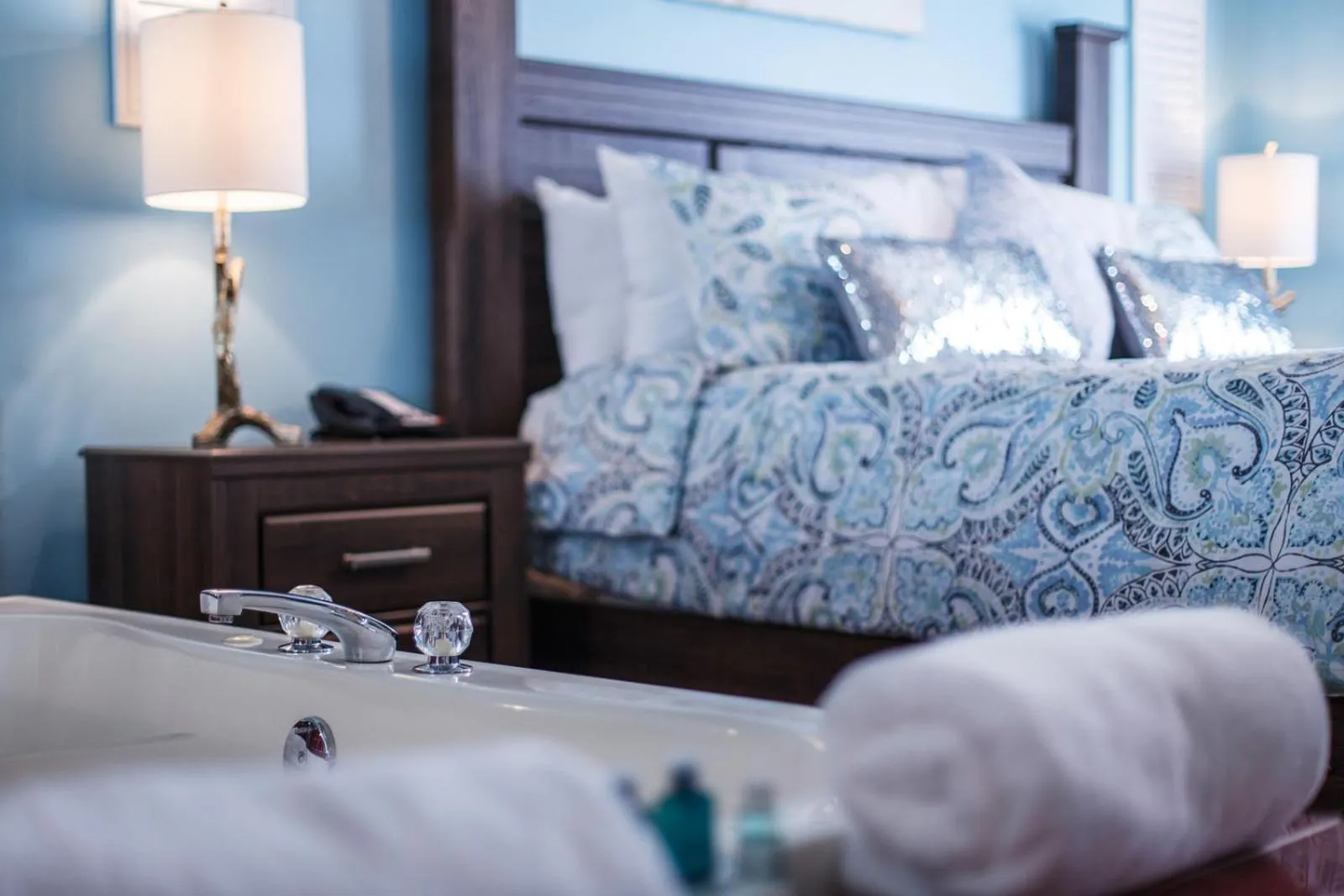 Bed in Hotel J Green Bay