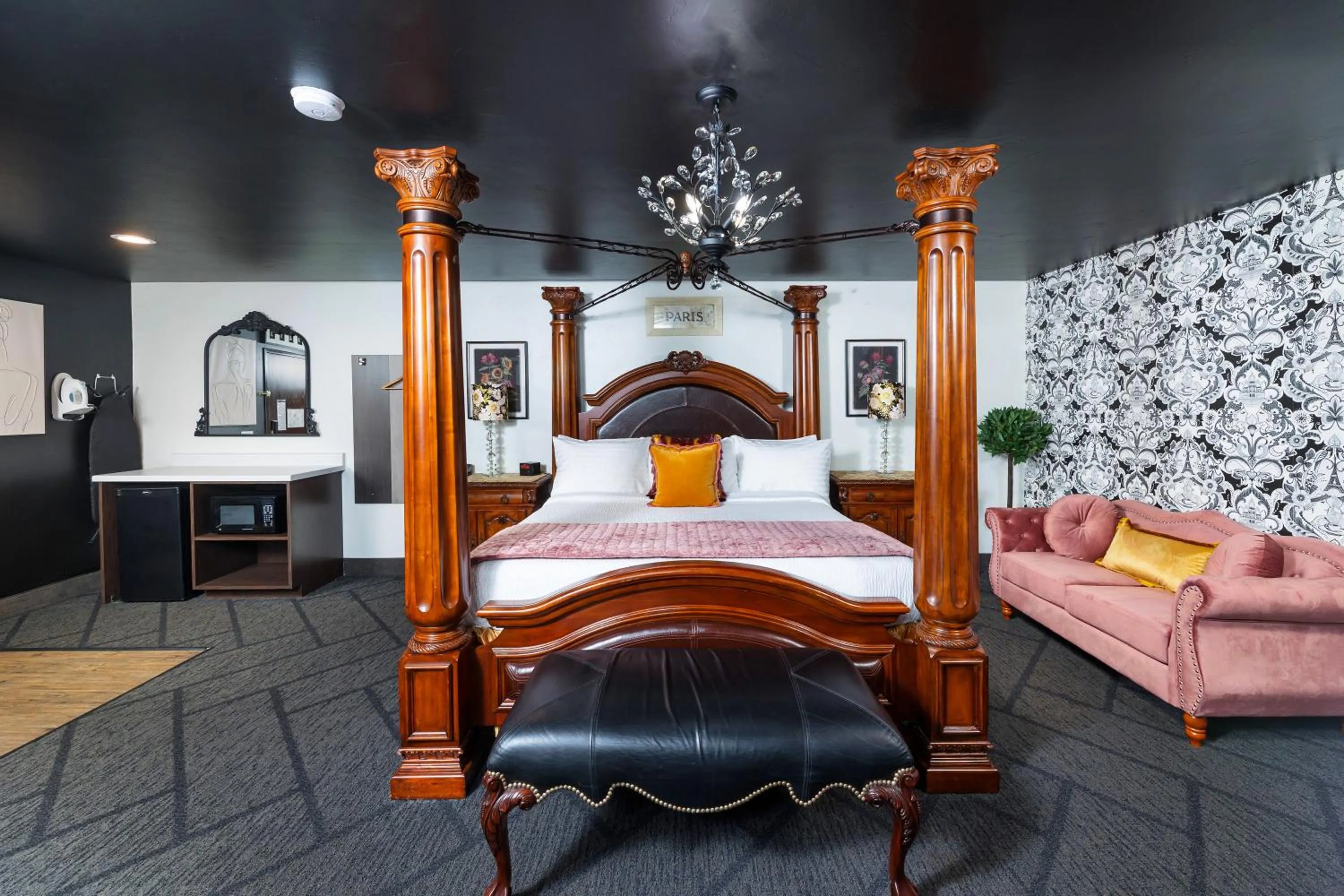 Bed in Hotel J Green Bay