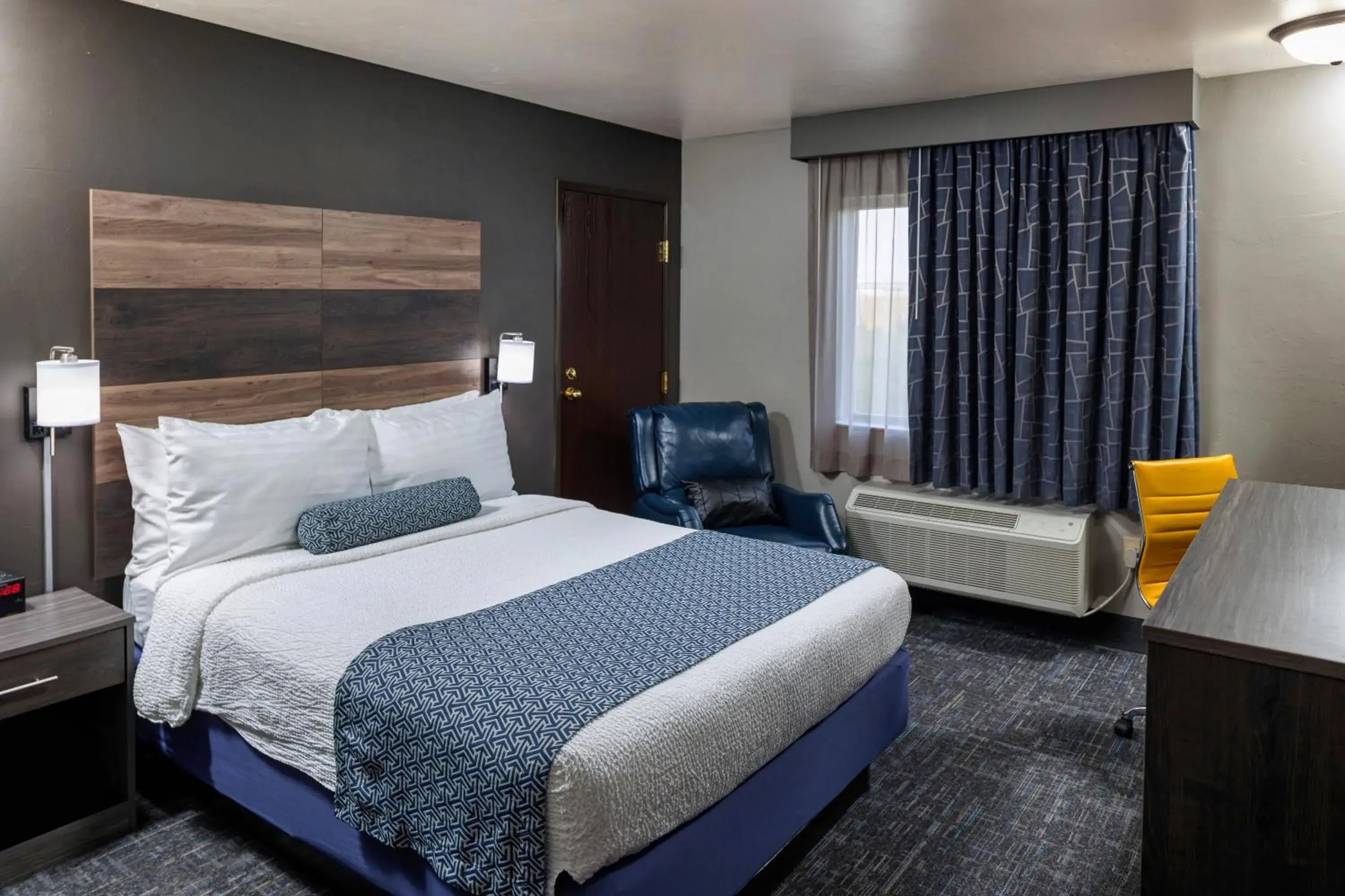 Queen Room - Disability Access in Hotel J Green Bay Queen Room - Disability Access in Hotel J Green Bay