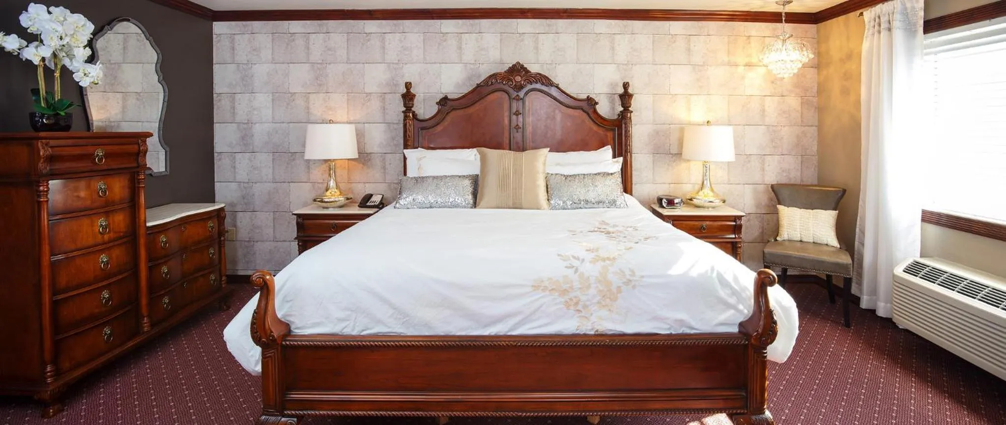 Bed in Hotel J Green Bay