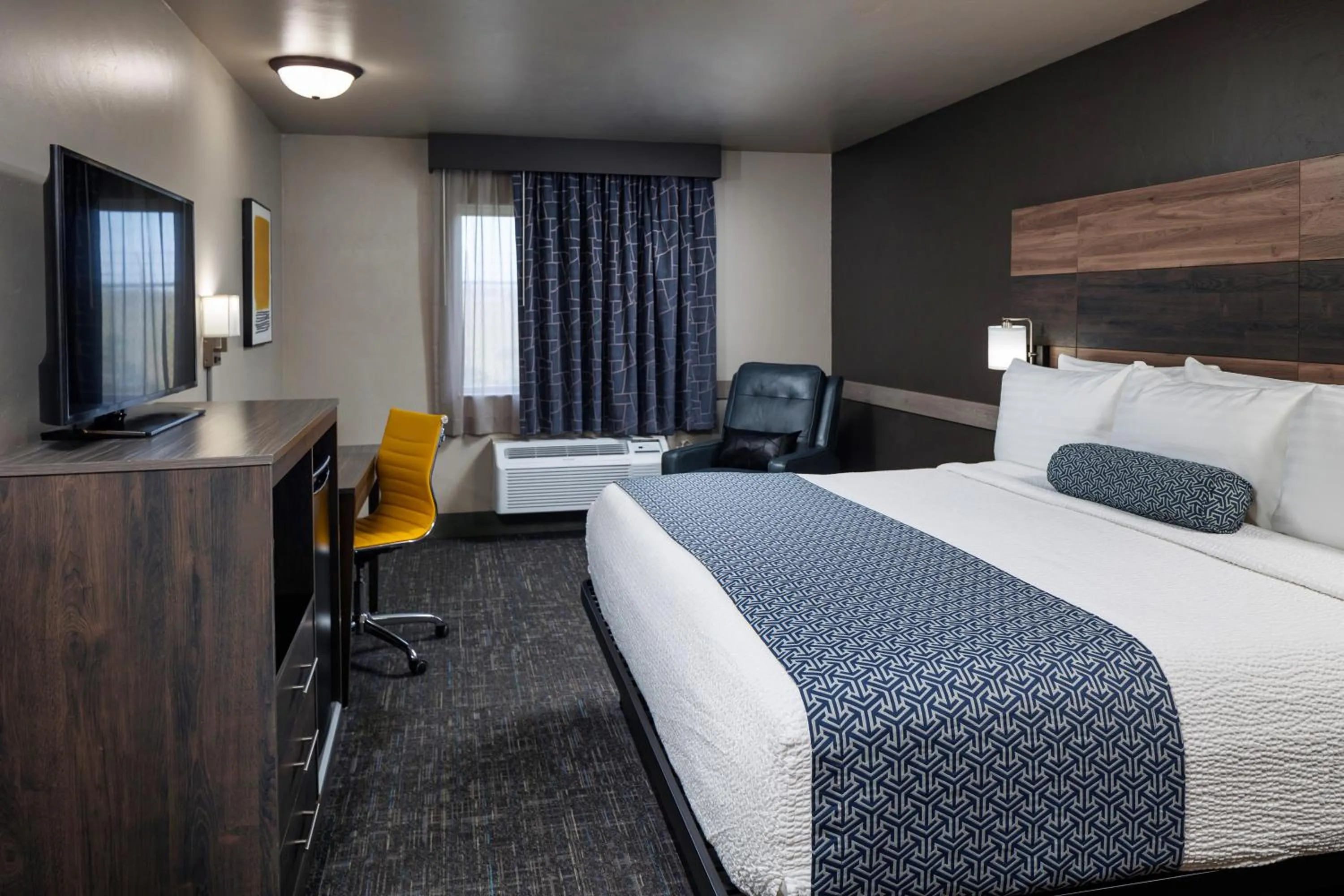 Bedroom, Bed in Hotel J Green Bay