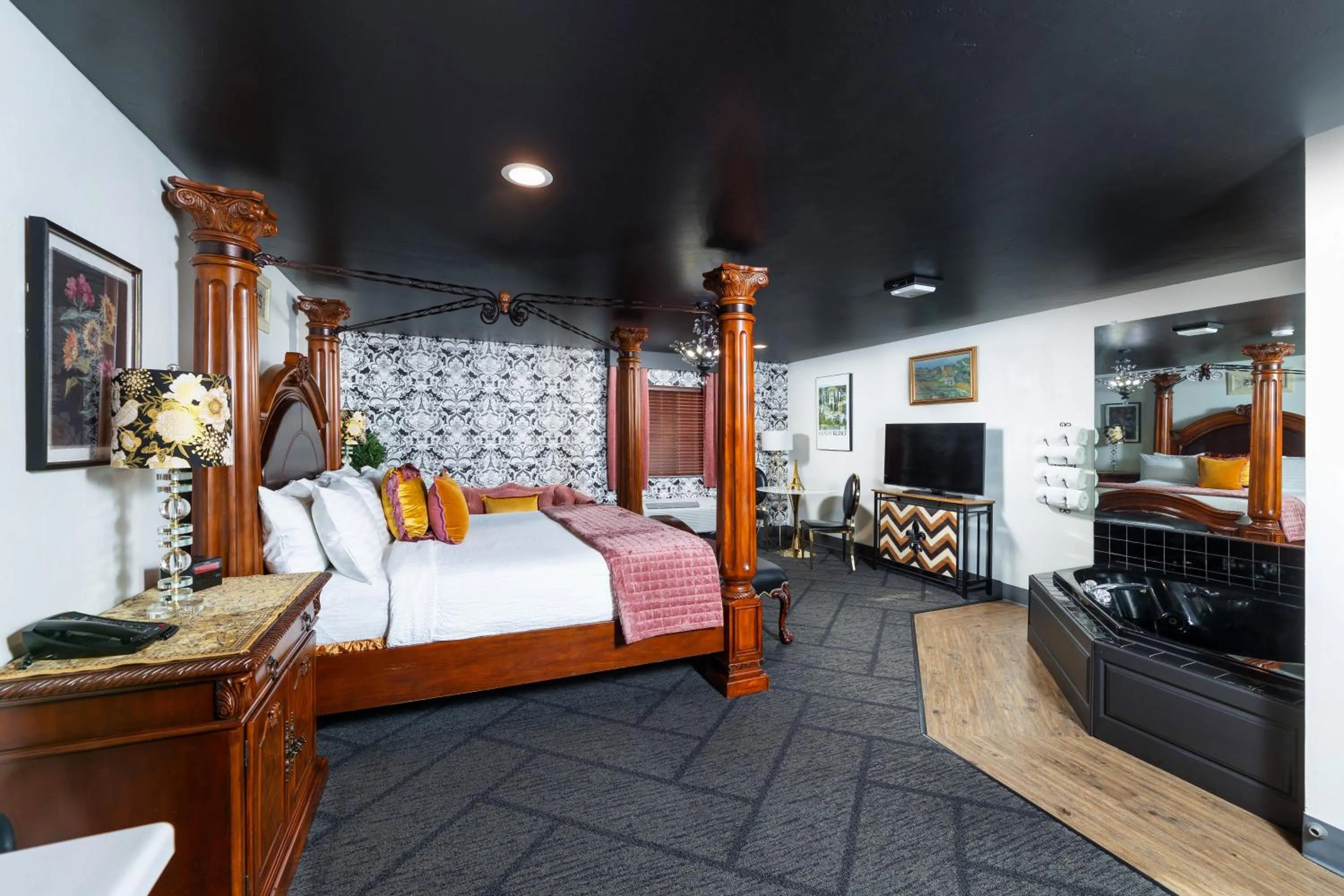 Bed in Hotel J Green Bay