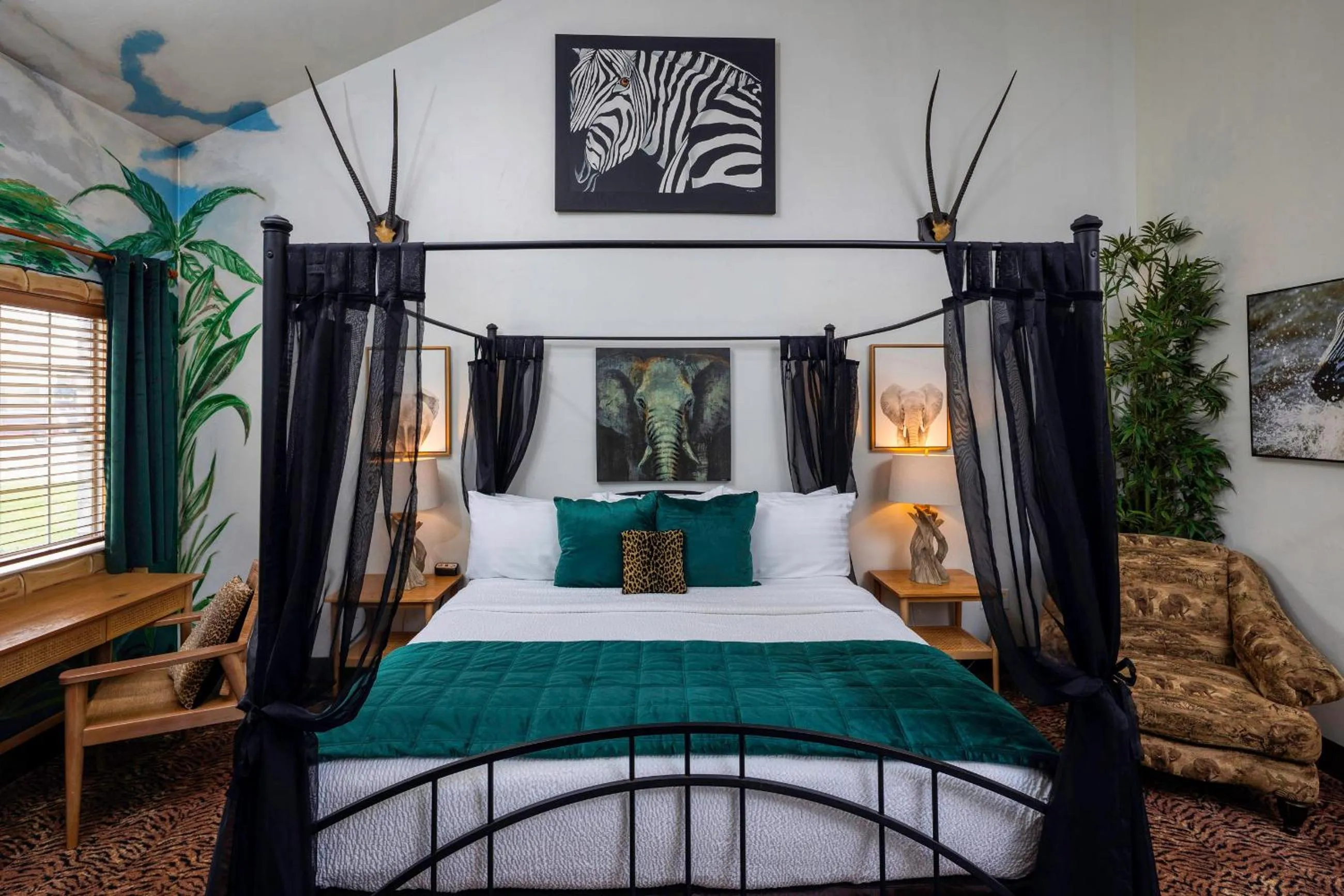 Bed in Hotel J Green Bay