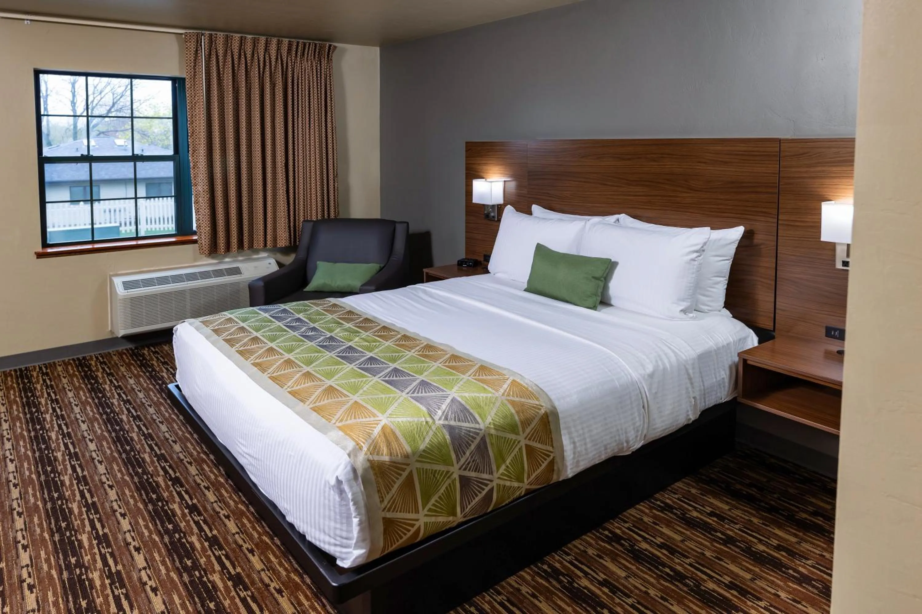 Guests, Bed in Extended Stay Airport