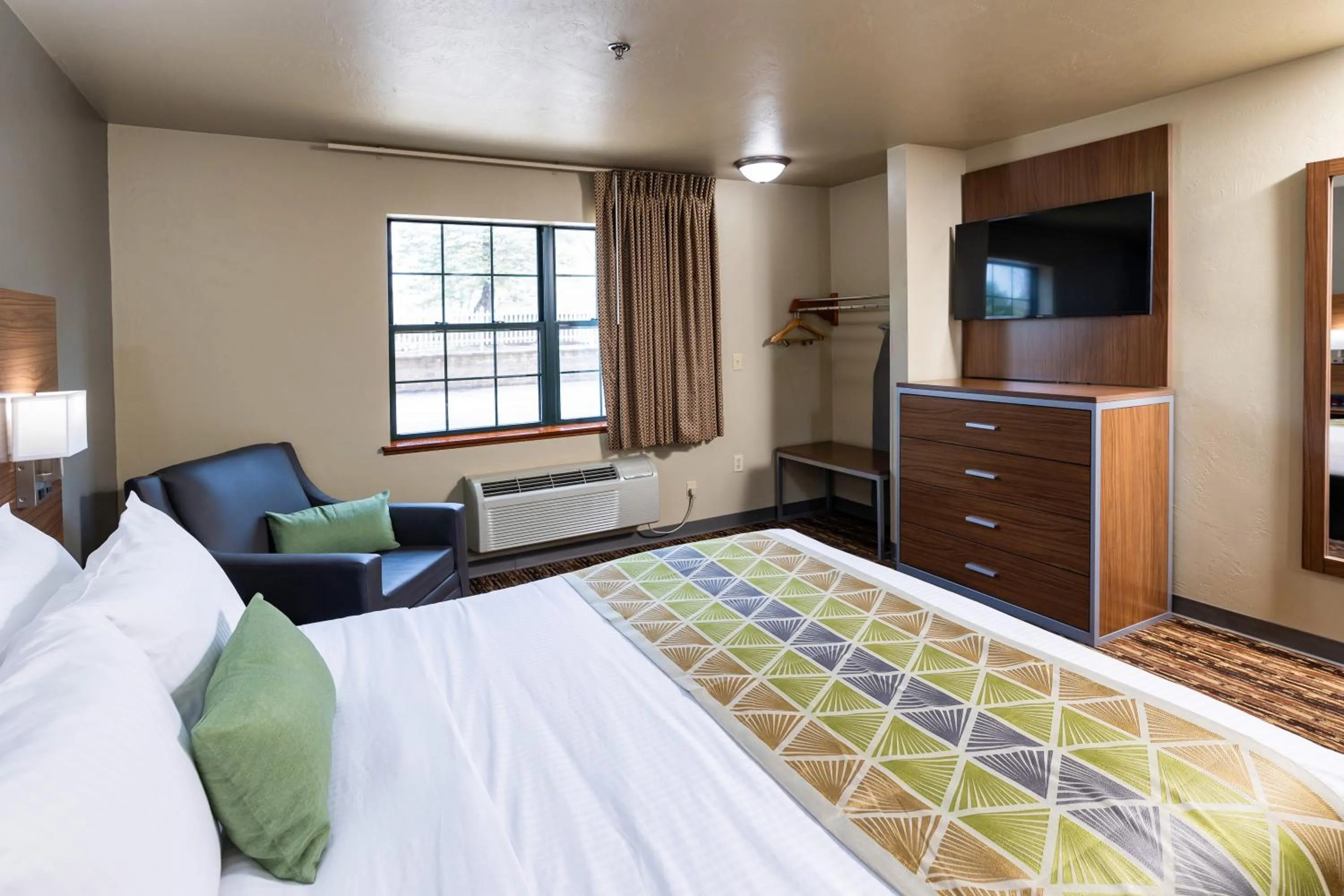 Guests, Bed in Extended Stay Airport
