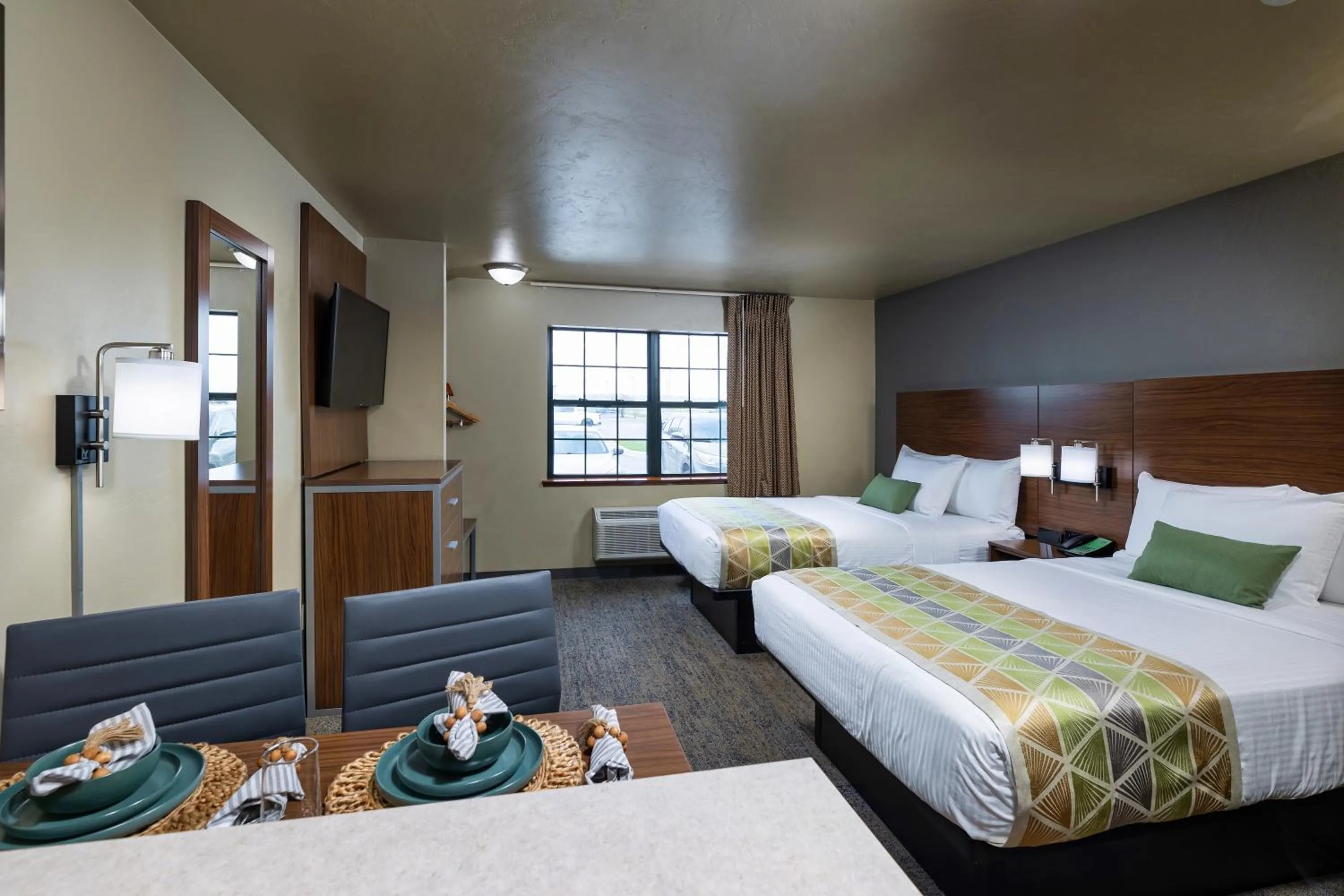 Guests, Bed in Extended Stay Airport