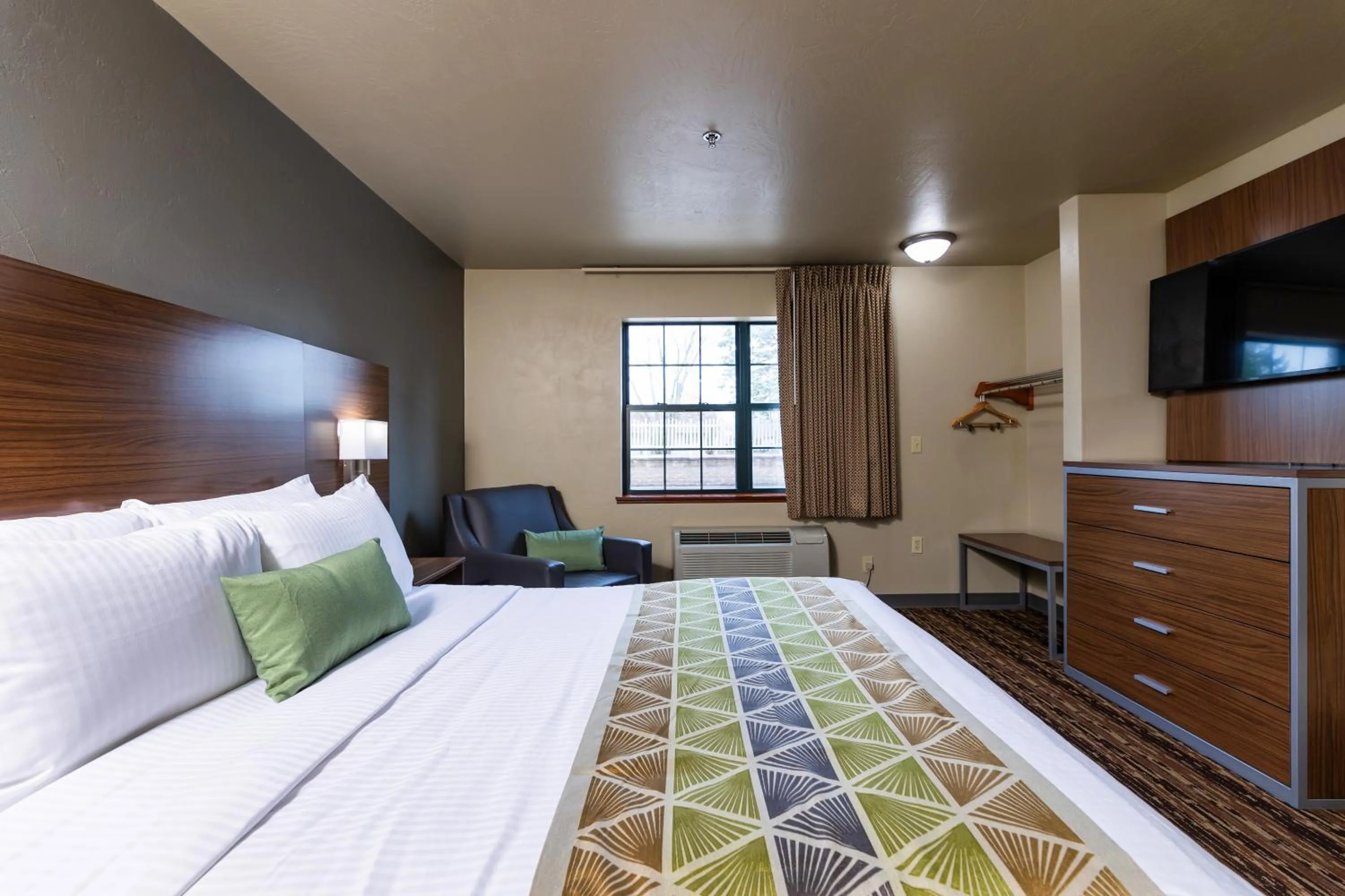 Guests, Bed in Extended Stay Airport