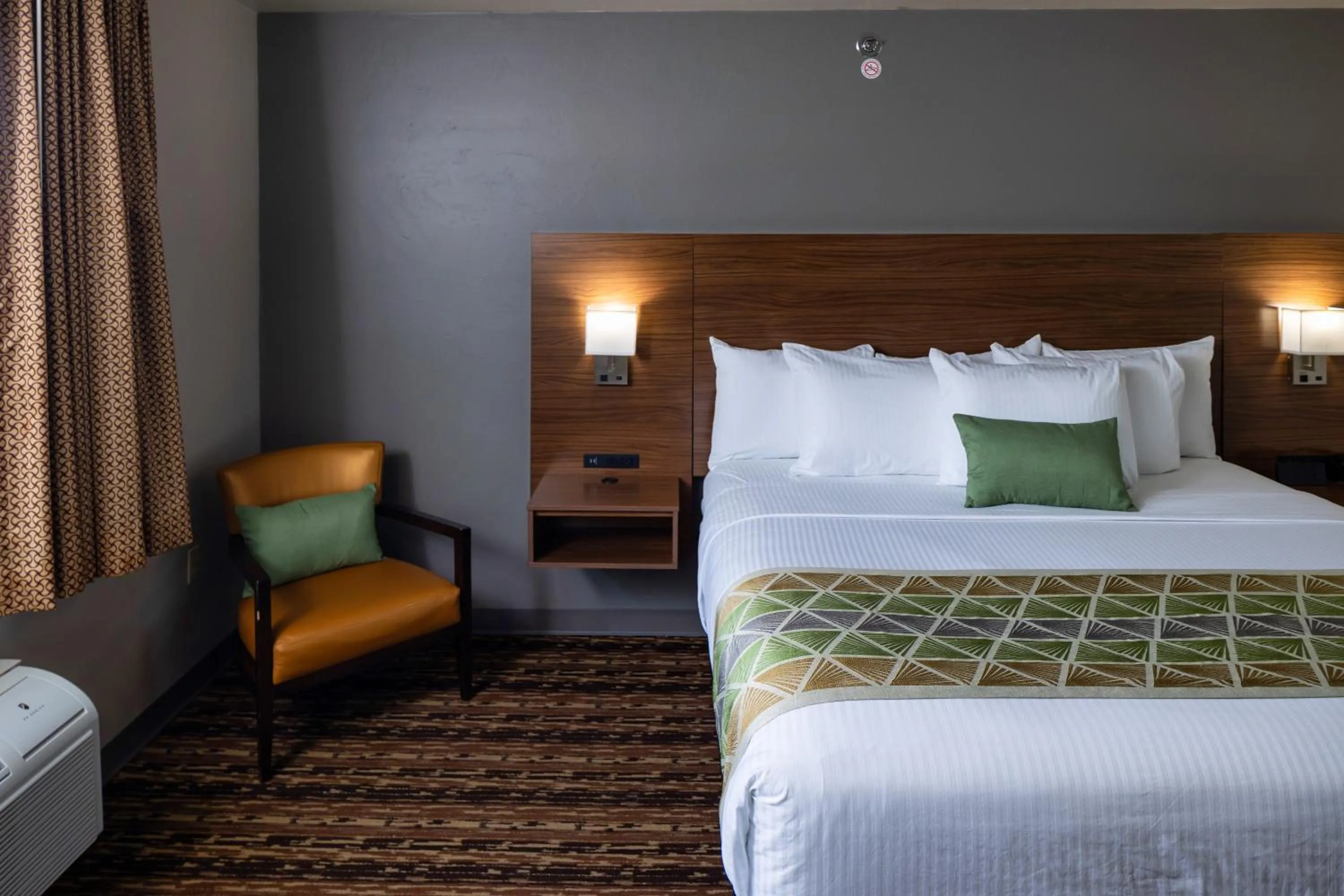 Guests, Bed in Extended Stay Airport