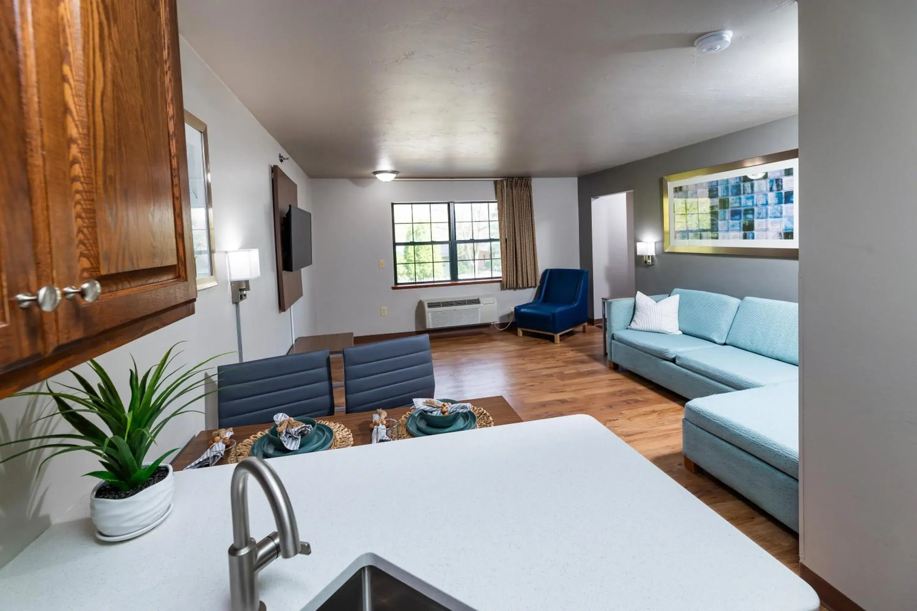 One-Bedroom Queen Suite with Two Queen Beds in Extended Stay Airport One-Bedroom Queen Suite with Two Queen Beds in Extended Stay Airport