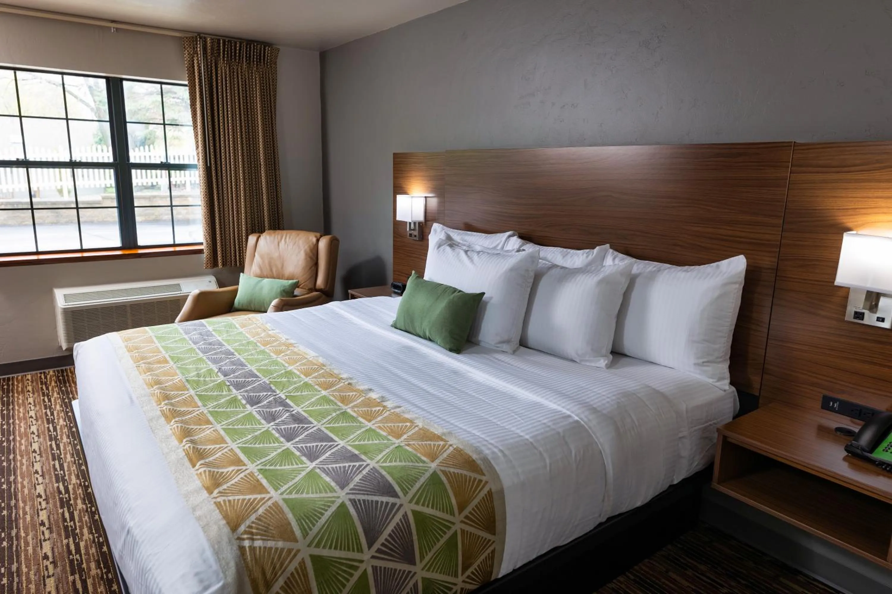 Guests, Bed in Extended Stay Airport