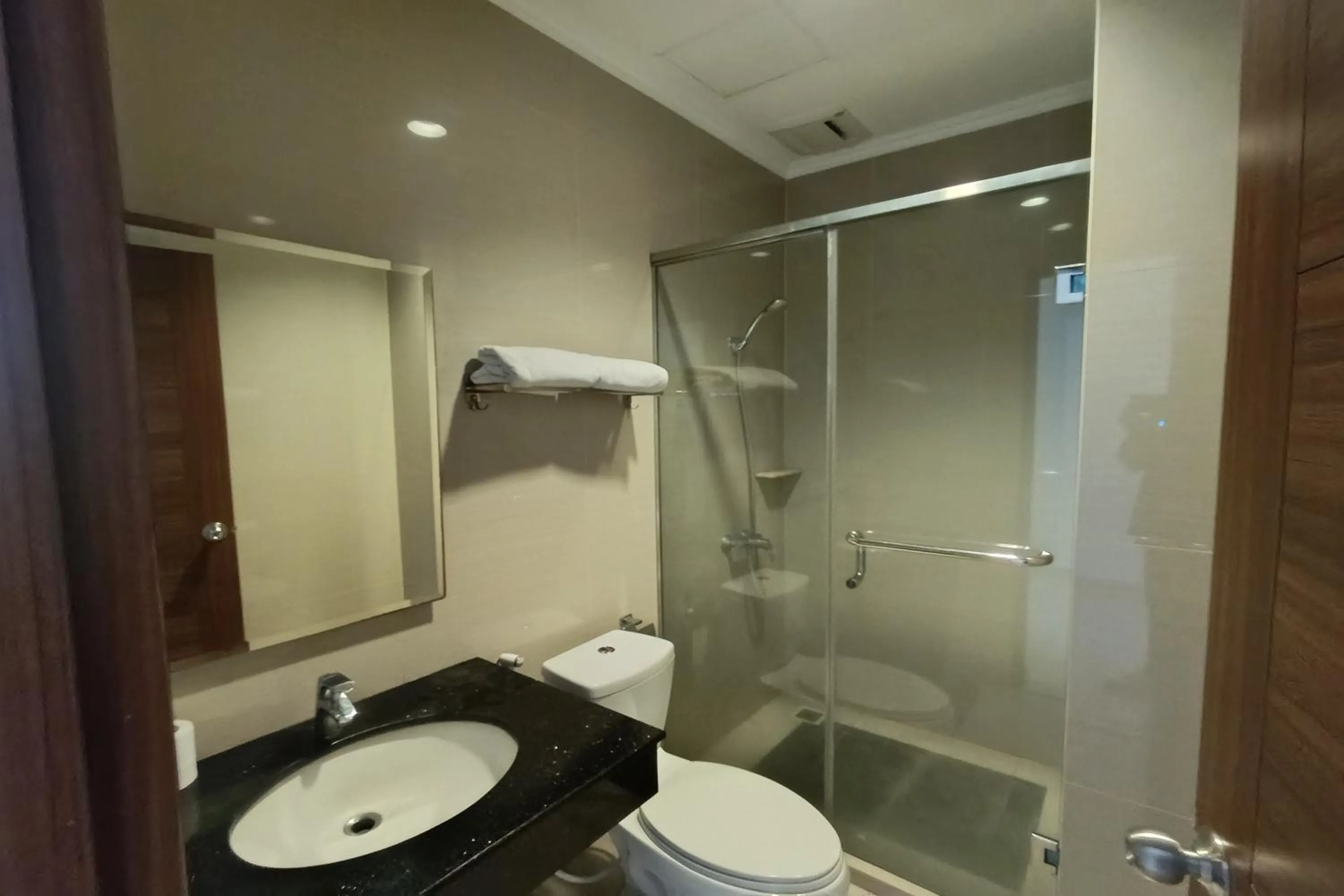 Shower in Cipto Apartment