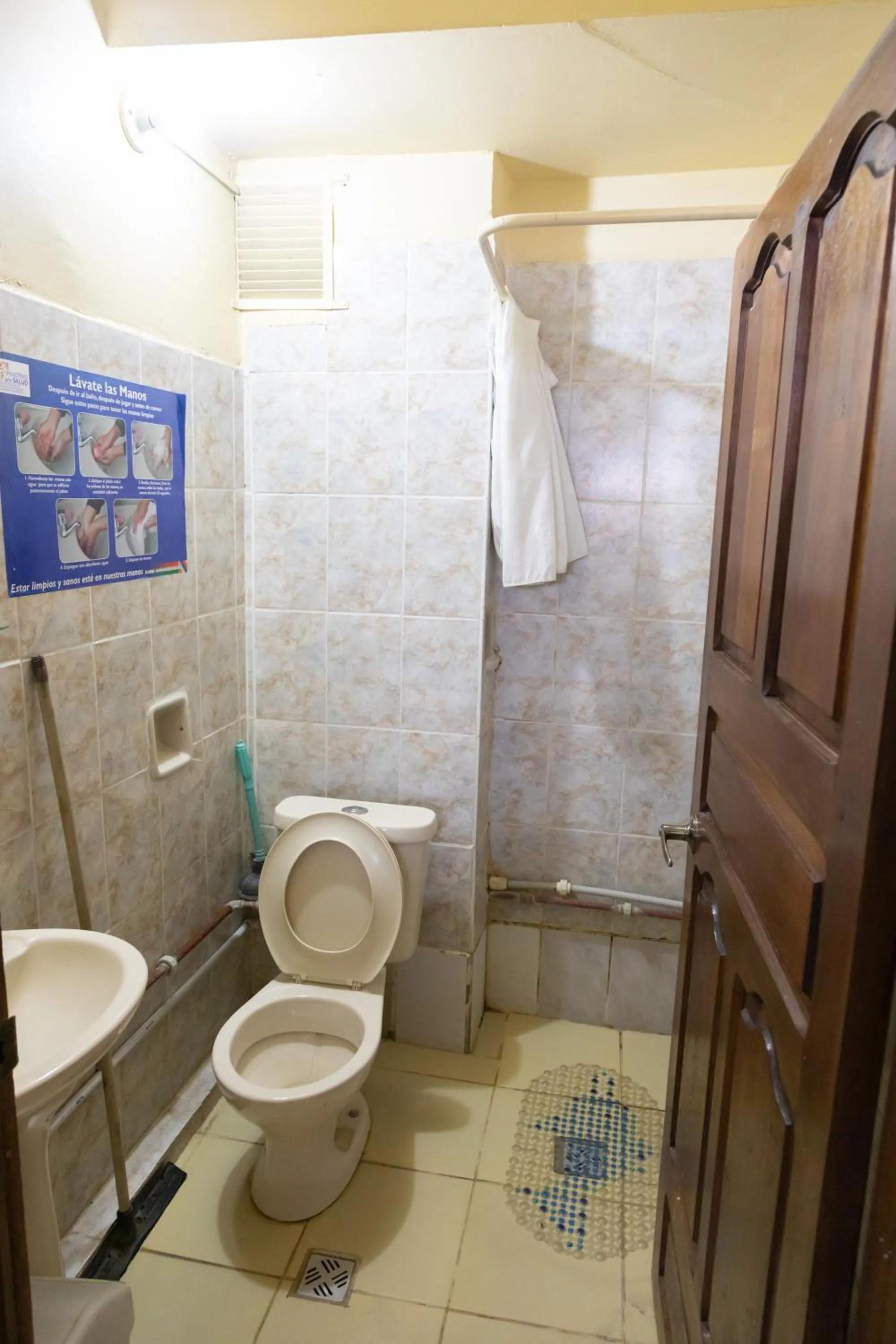 Shower in Julia Plaza Hotel