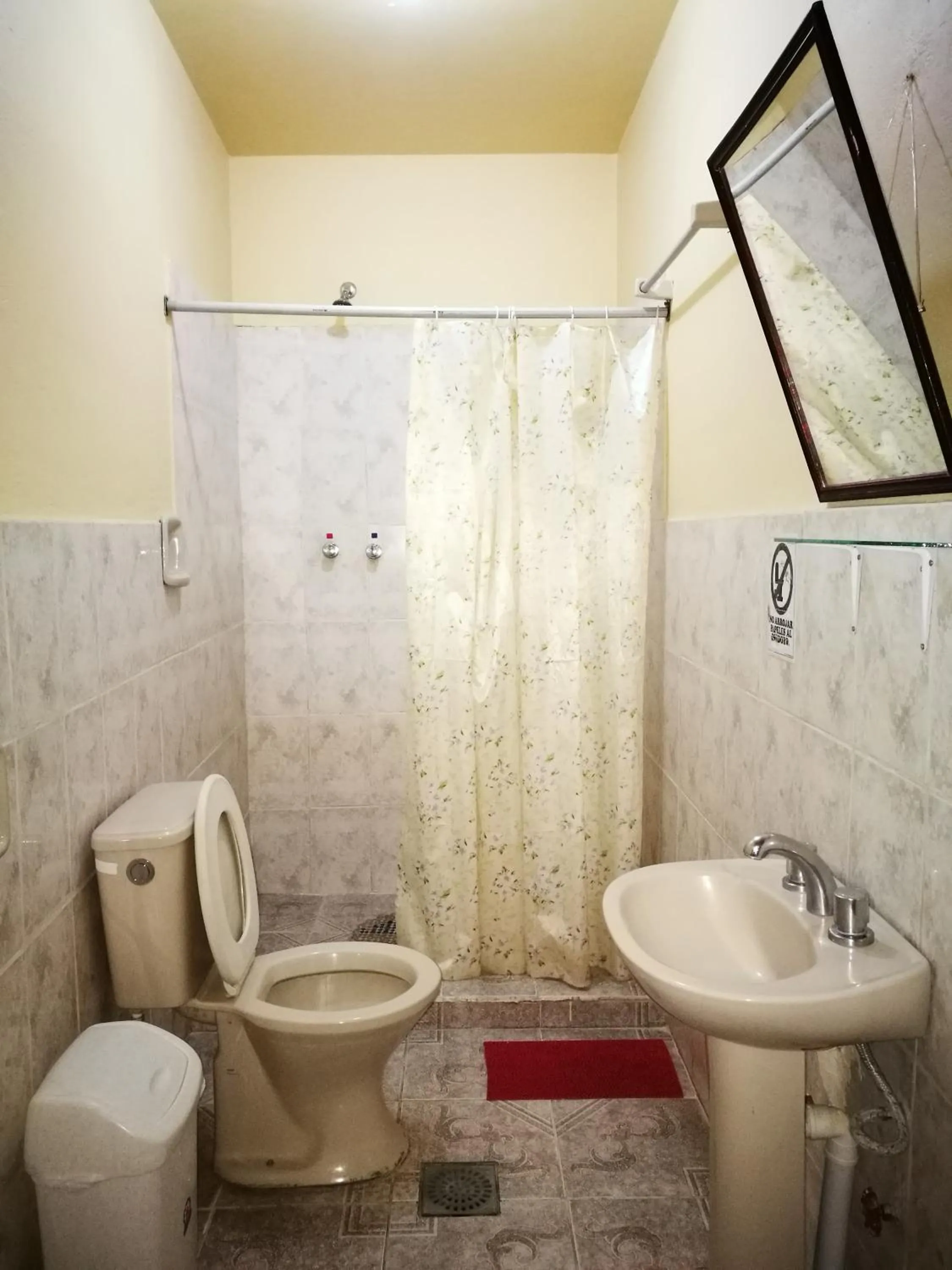 Bathroom in Julia Plaza Hotel