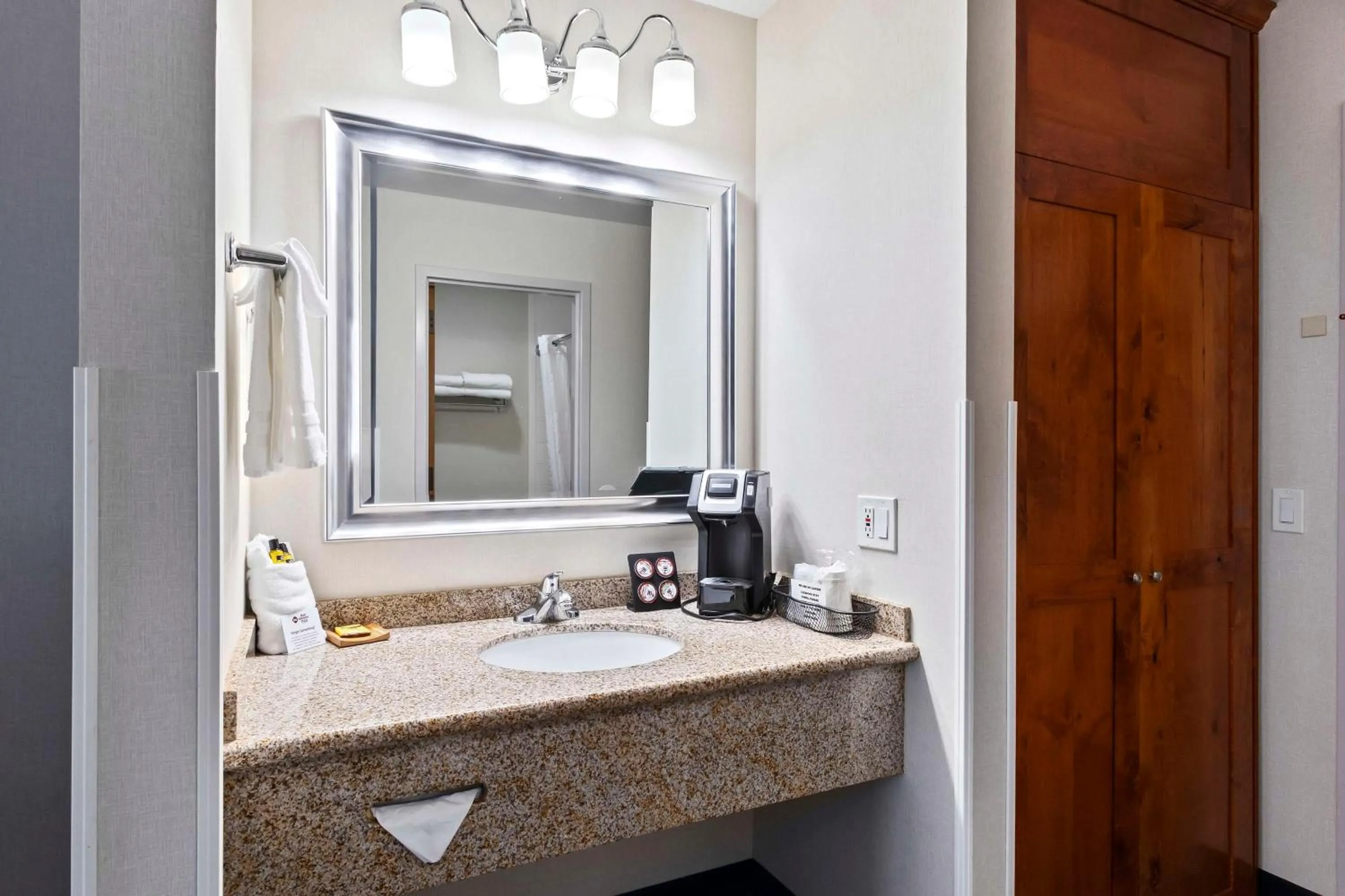 Bathroom in Best Western Plus Twin Falls Hotel