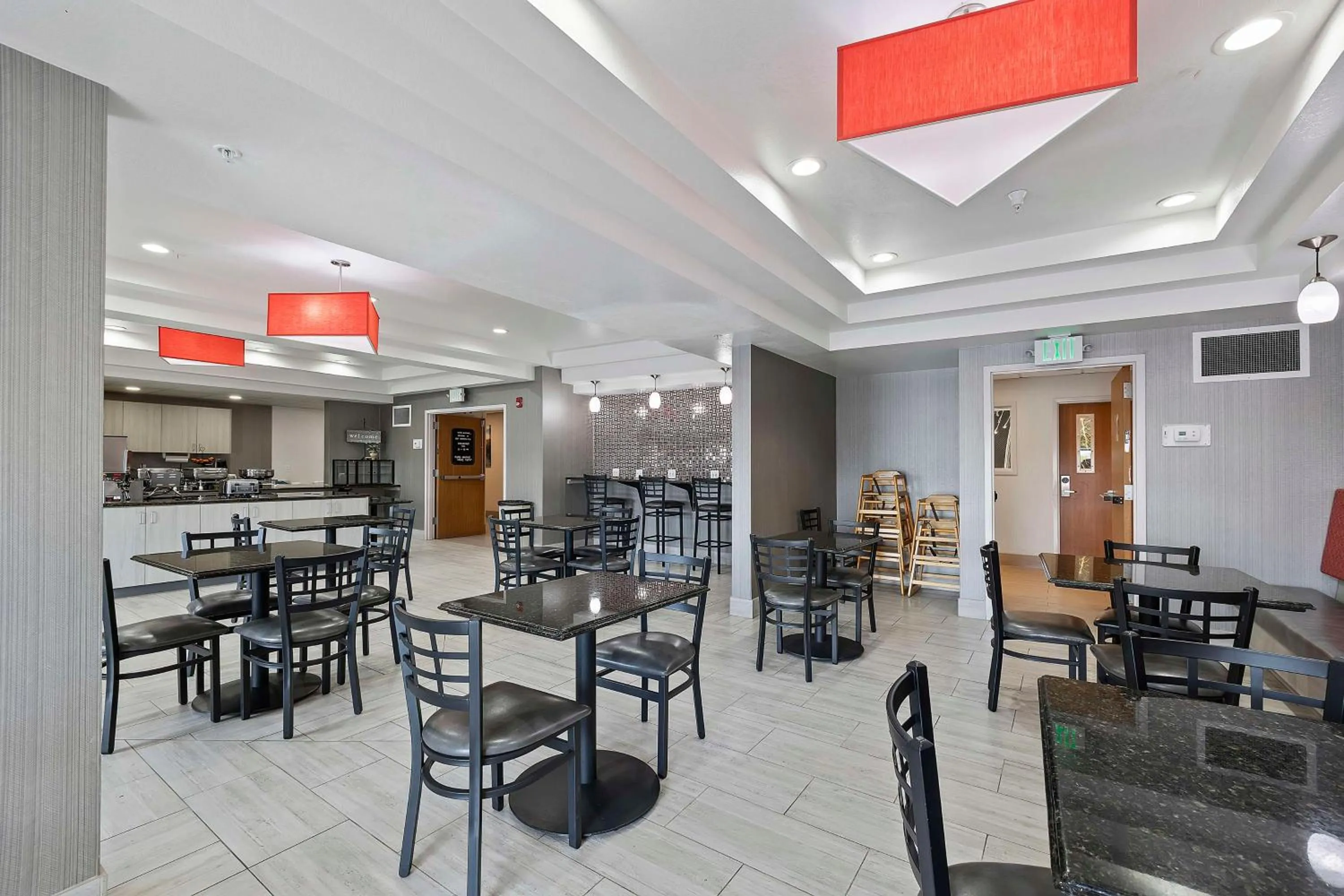 Breakfast in Best Western Plus Twin Falls Hotel