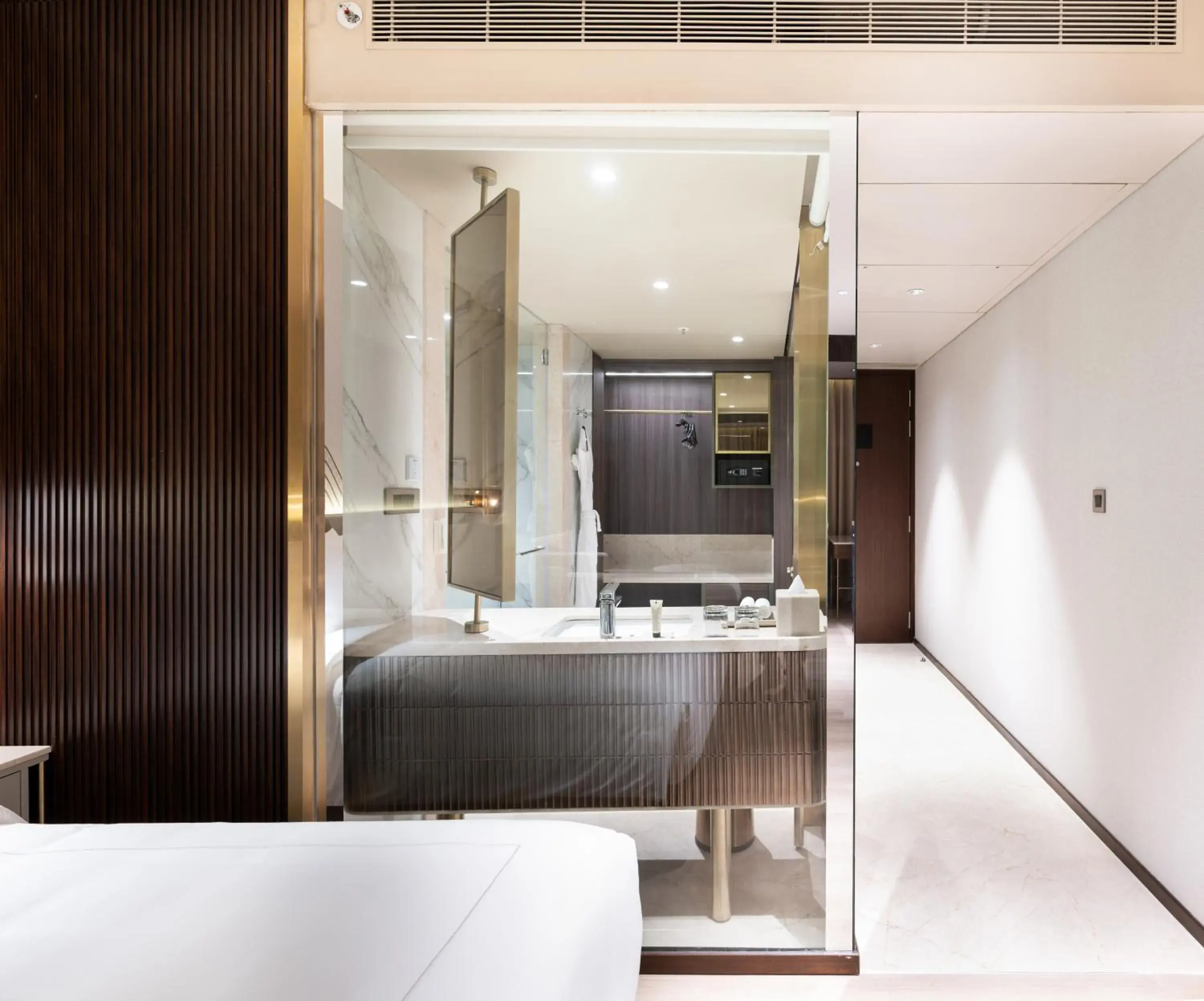 Luxury Room King - single occupancy - Airport View in Merlis Hotel Coimbatore Luxury Room King - single occupancy - Airport View in Merlis Hotel Coimbatore