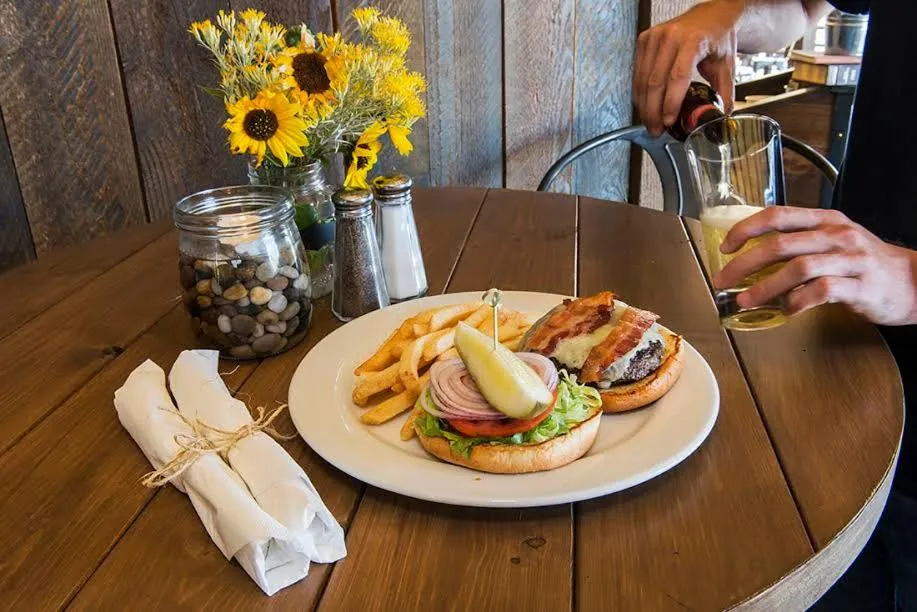 Restaurant/places to eat in Conestoga Ranch Glamping Resort