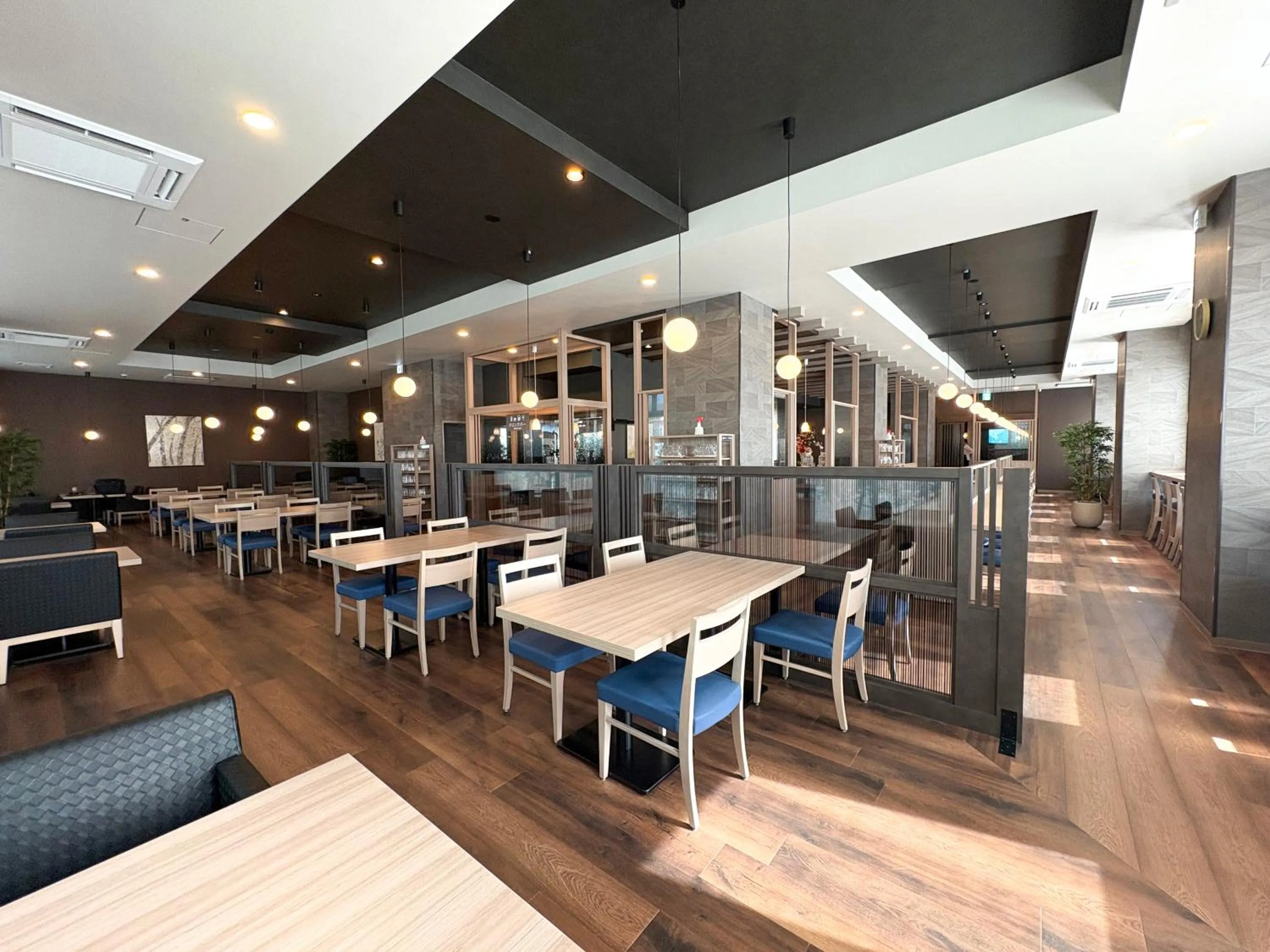 Restaurant/places to eat in Hotel Route Inn Grand Misawa-EAST COURT