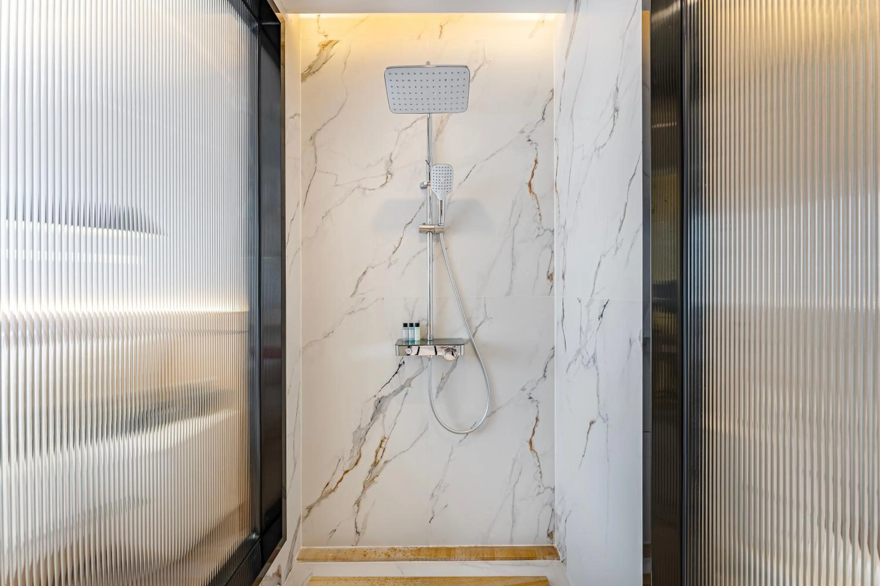 Shower in ParkHeng Hotel Shenzhen World Exhibition & Convention Center Branch
