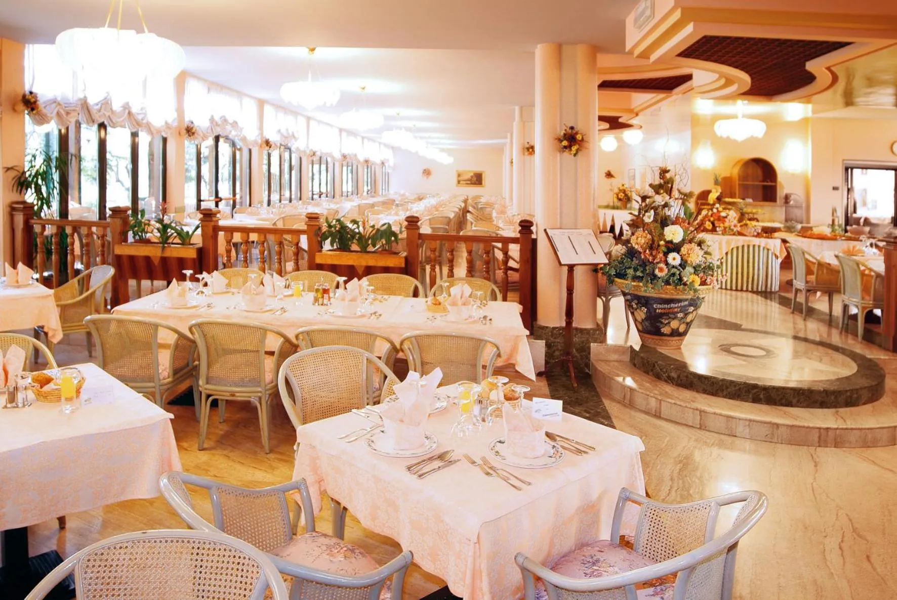 Restaurant/places to eat in Park Hotel Oasi