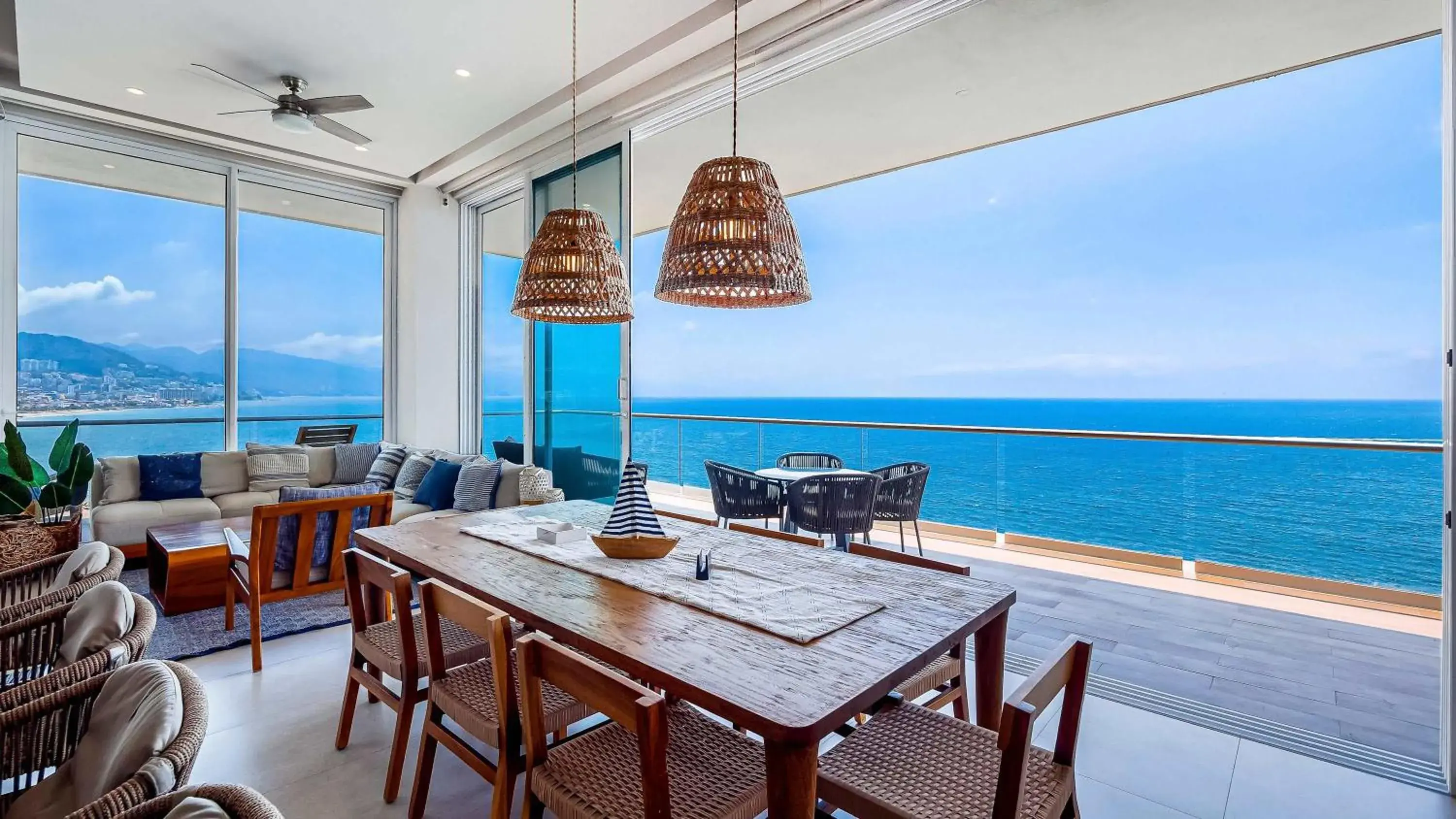 Panoramic Oceanview Luxury 4BR Penthouse Panoramic Oceanview Luxury 4BR Penthouse